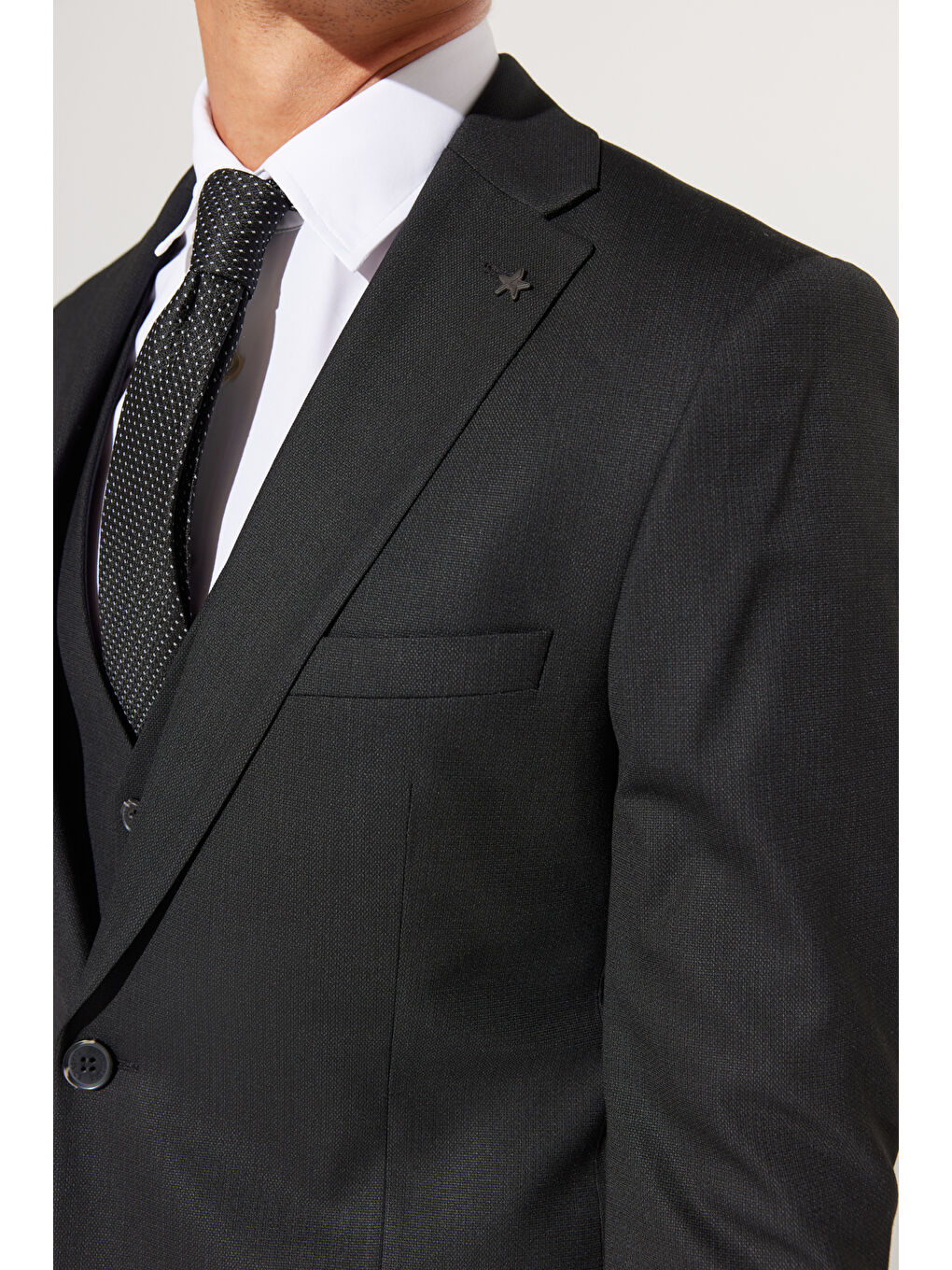 Erkek Siyah Slim Fit Dar Kesim Mono Yaka Armürlü Yelekli Takım Elbise-6