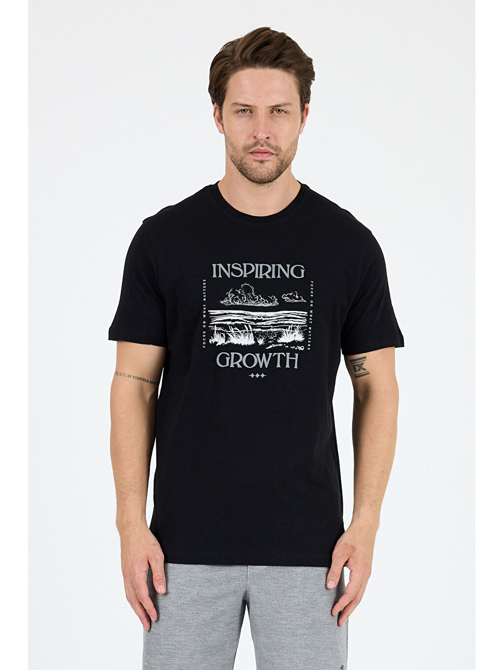 Siyah Bisiklet Yaka Baskılı Penye Erkek %100 Pamuk Tişört