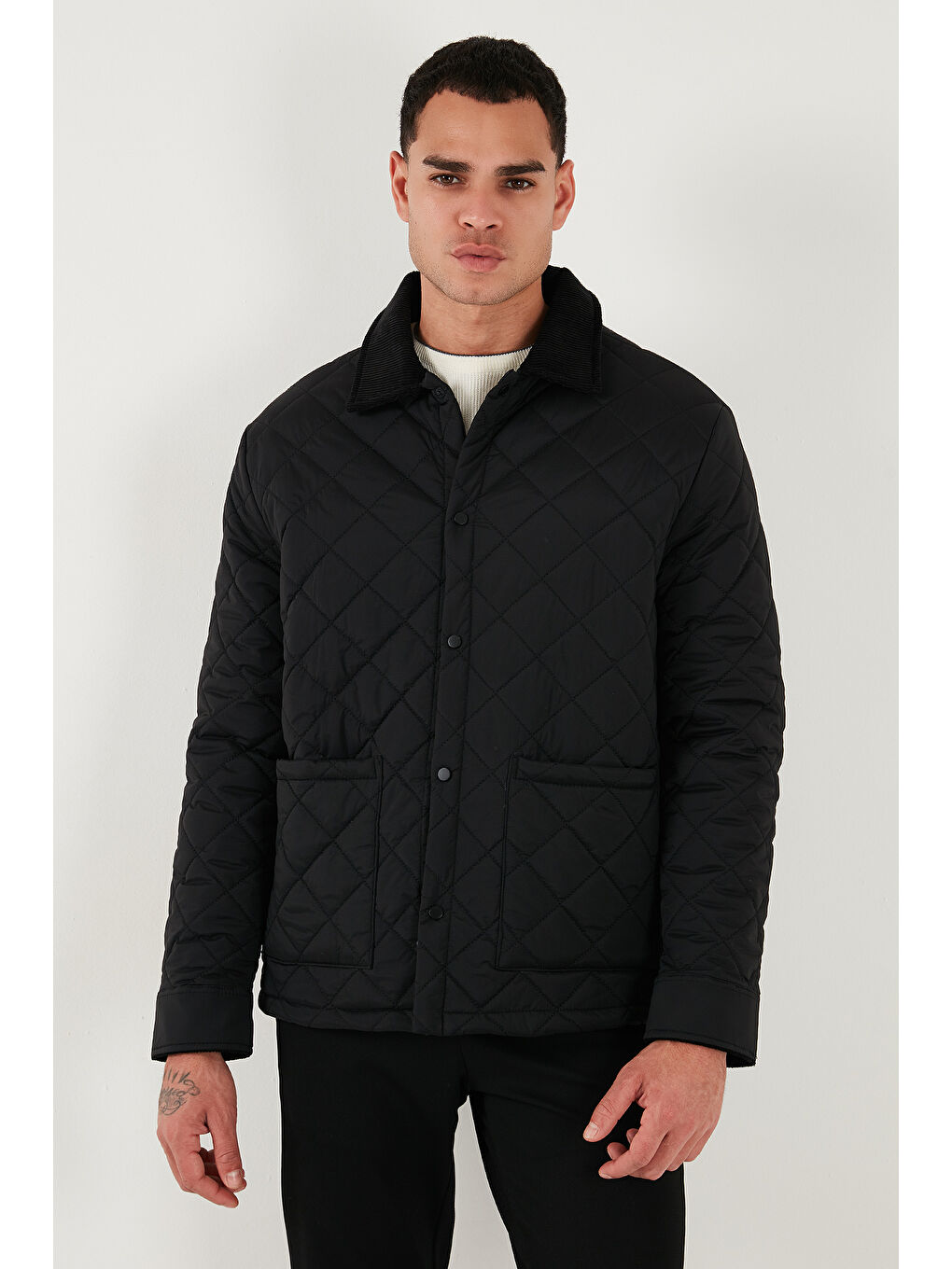 Siyah Kapitoneli Regular Fit Kadife Detaylı Mont 497LEROY-3