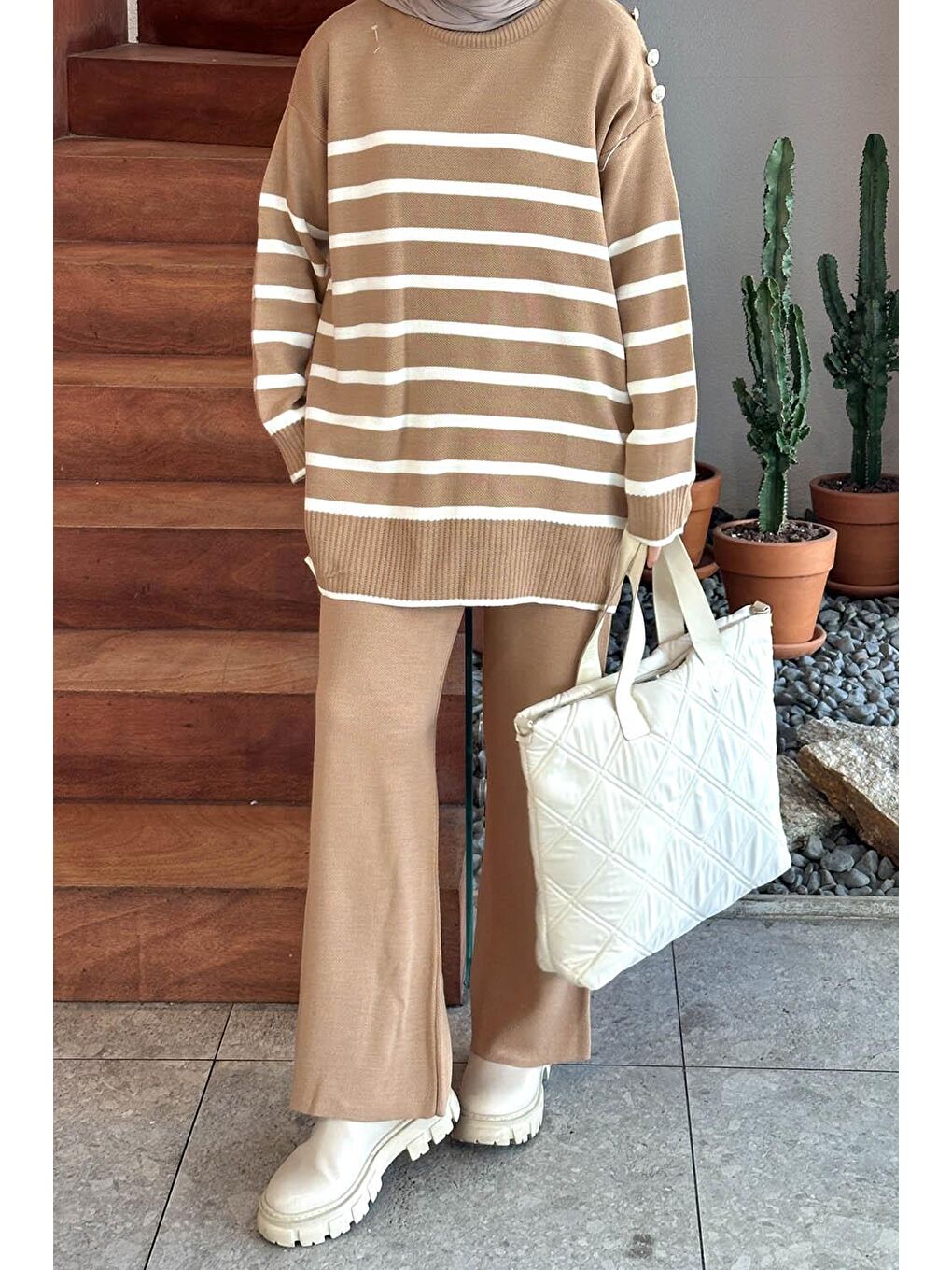 Kahverengi Çizgili Yaka Düğme Detaylı Triko Takım Sütlü Kahve-2