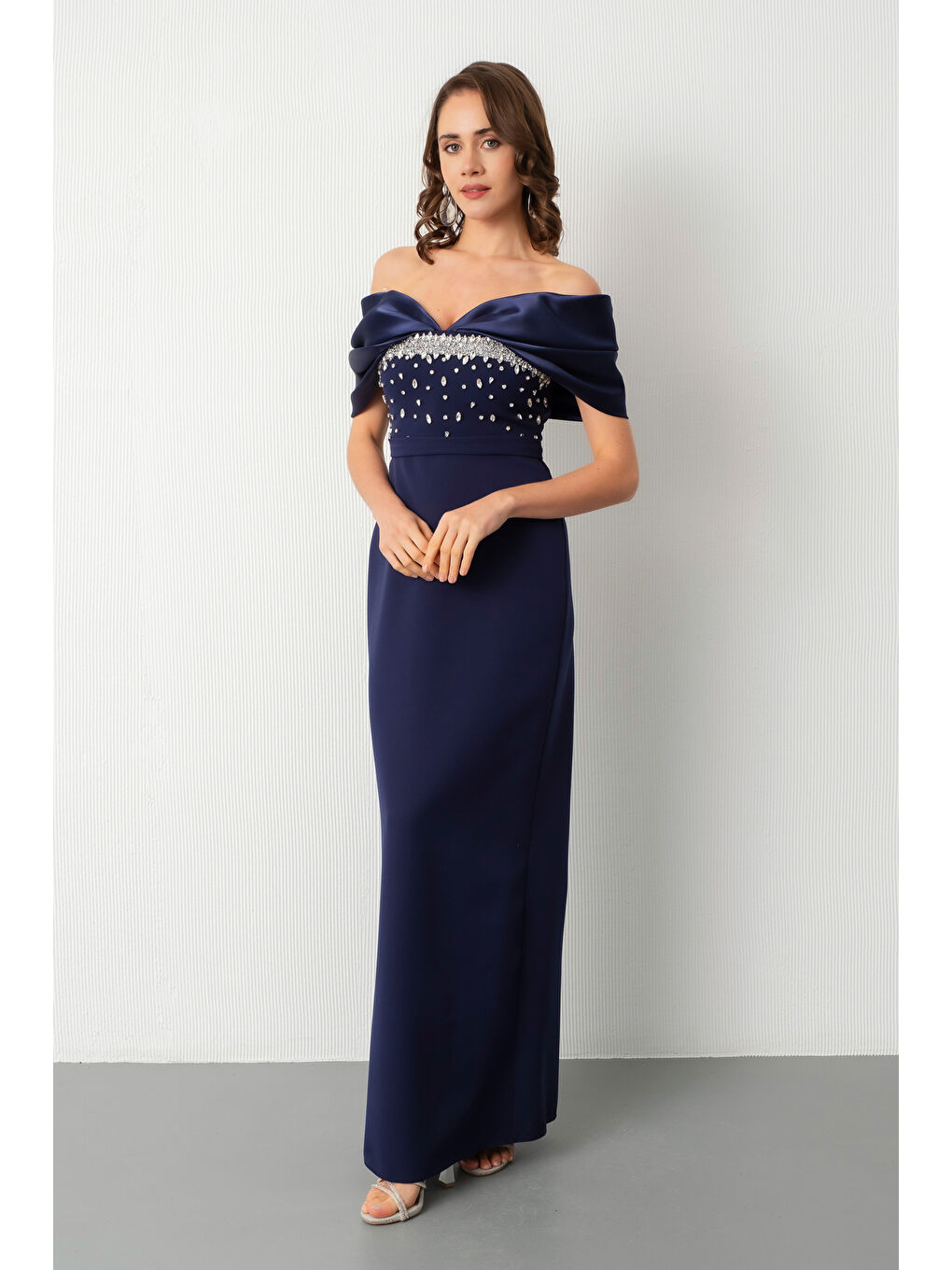 Kadın Lacivert Kayık Yaka Göğsü Taşlı Uzun Abiye Elbise-1