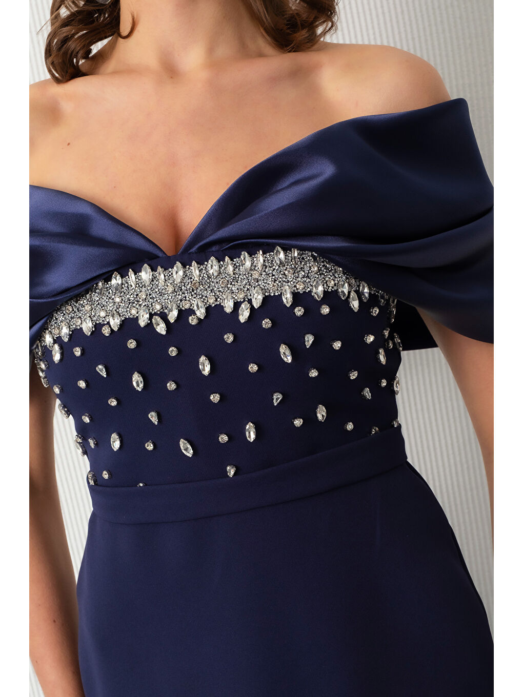 Kadın Lacivert Kayık Yaka Göğsü Taşlı Uzun Abiye Elbise-3