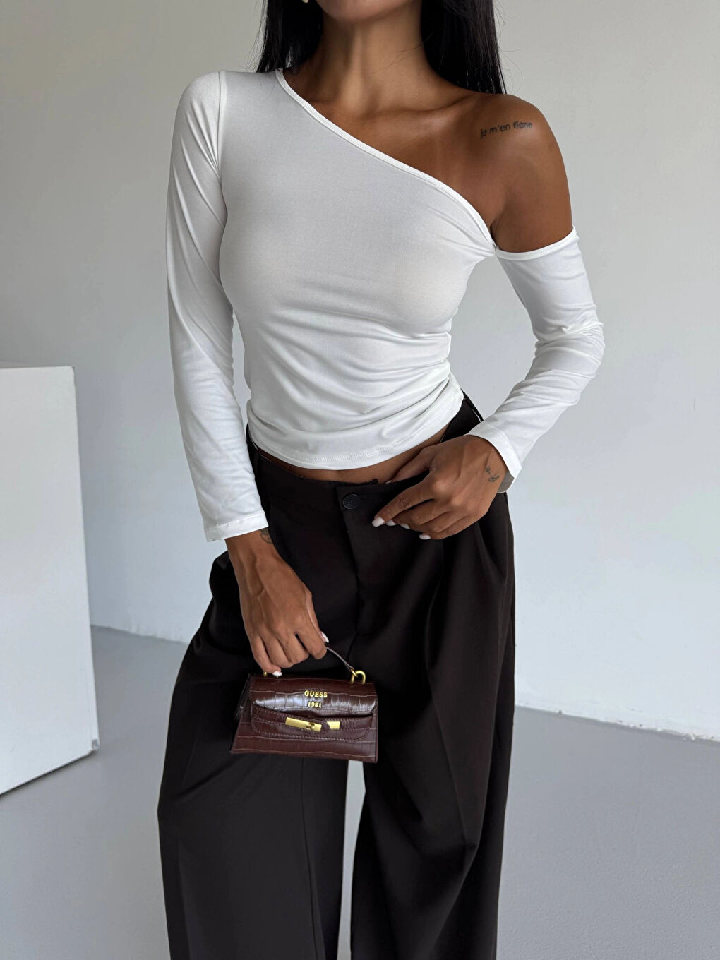 Kadın Beyaz Asimetrik Yaka Drapeli Sandy Bluz HZL25S-FRY123361-1