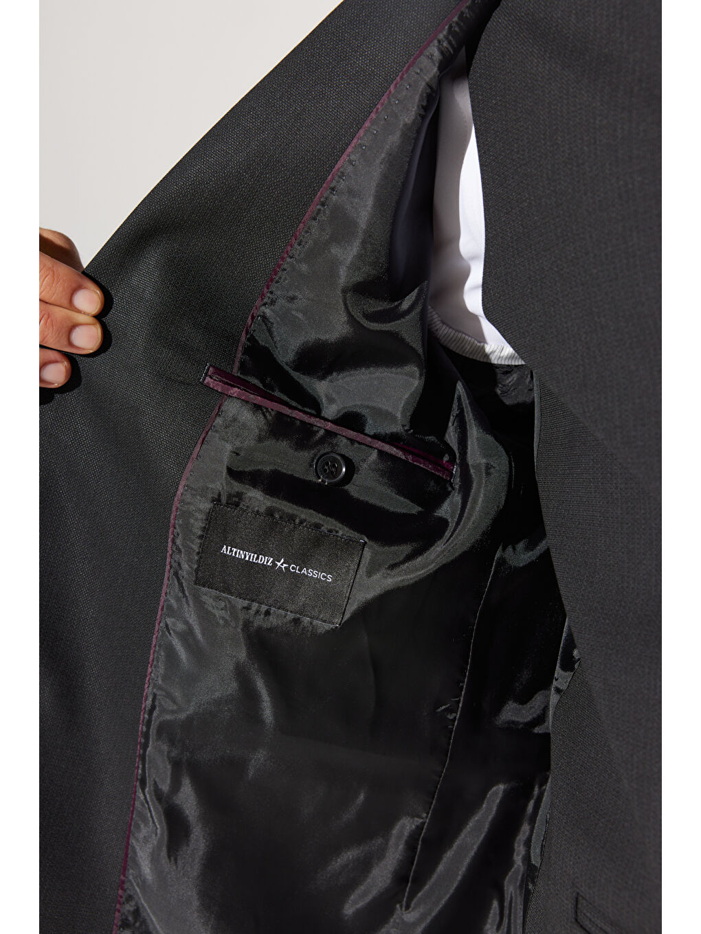 Erkek Siyah Slim Fit Dar Kesim Mono Yaka Armürlü Yelekli Takım Elbise-7