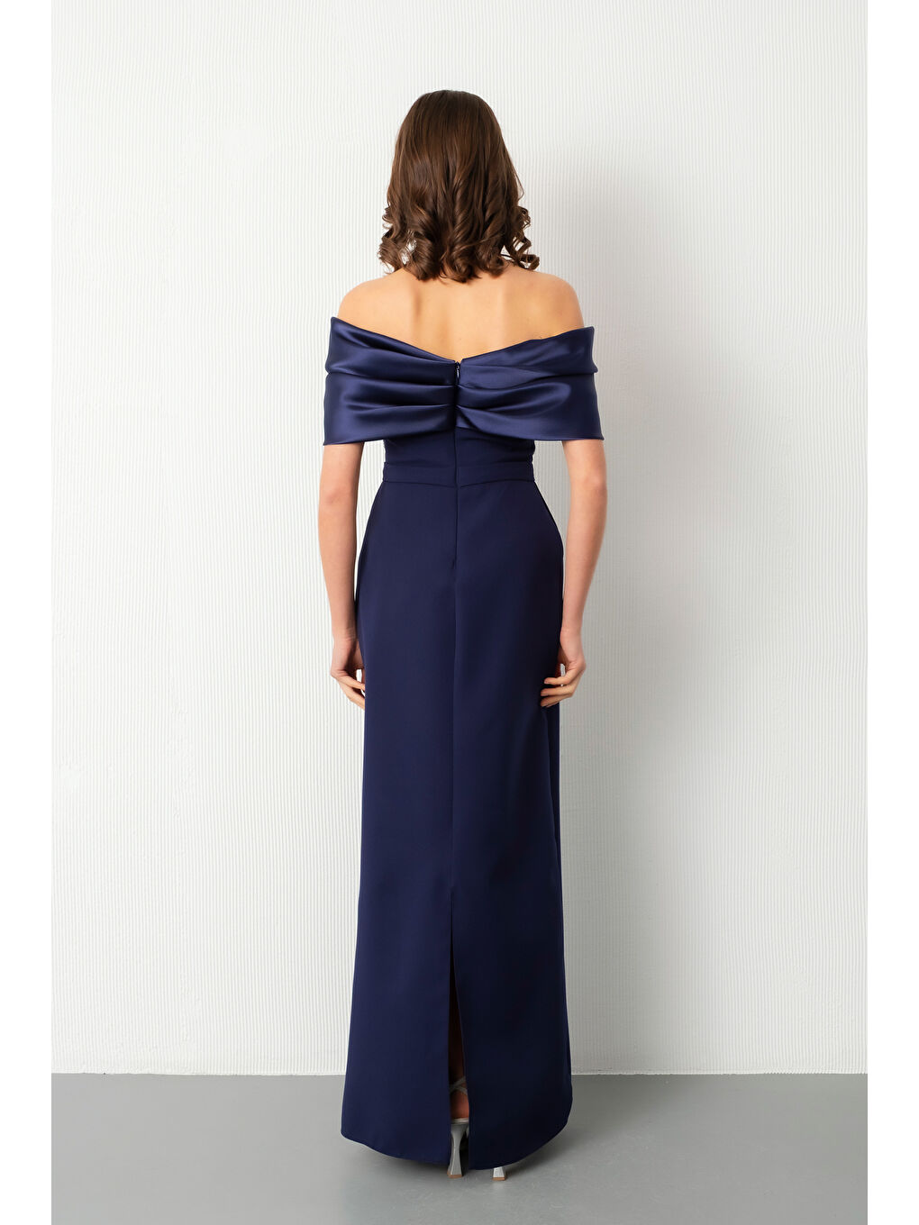 Kadın Lacivert Kayık Yaka Göğsü Taşlı Uzun Abiye Elbise-5