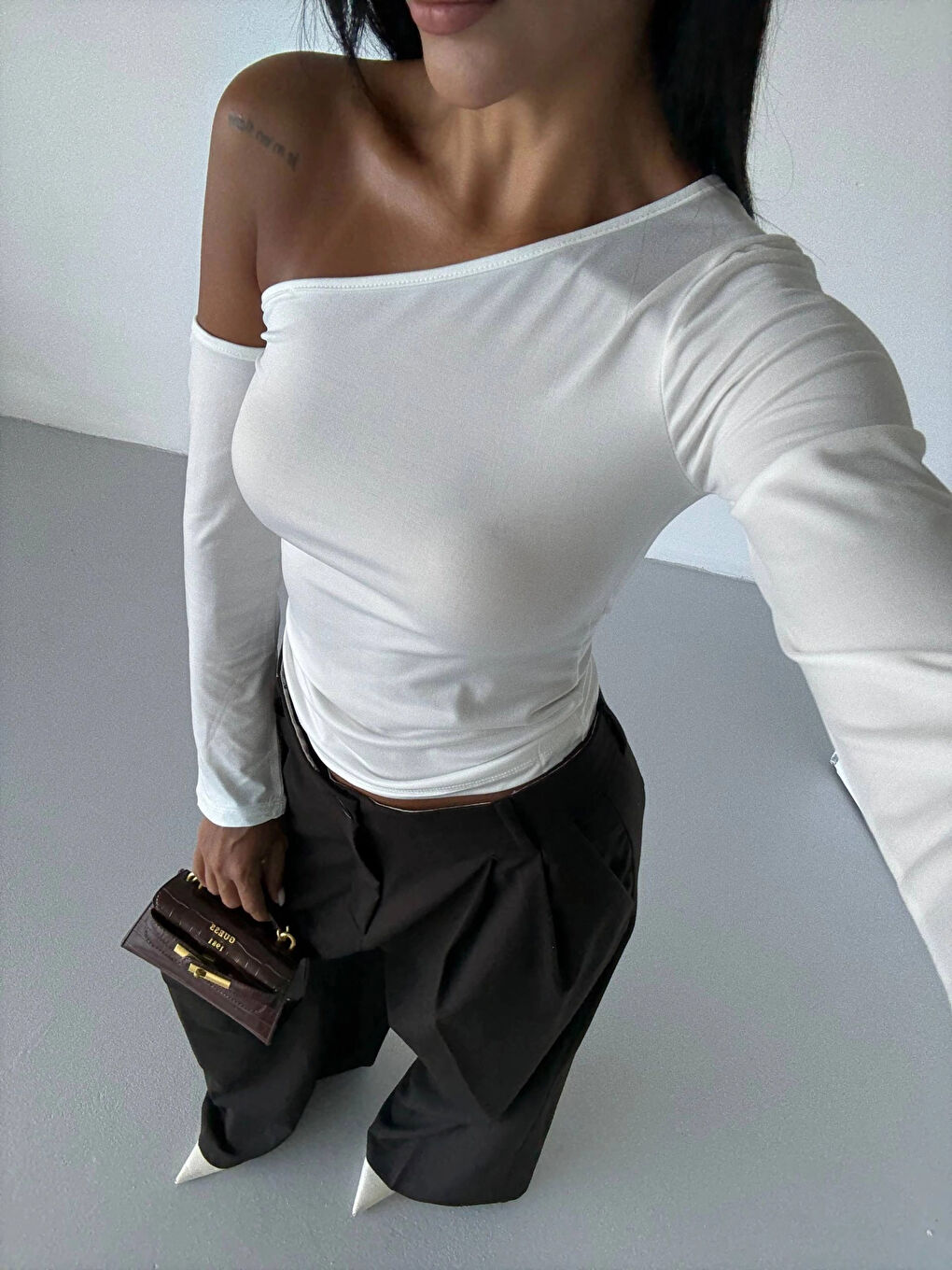 Kadın Beyaz Asimetrik Yaka Drapeli Sandy Bluz HZL25S-FRY123361-2