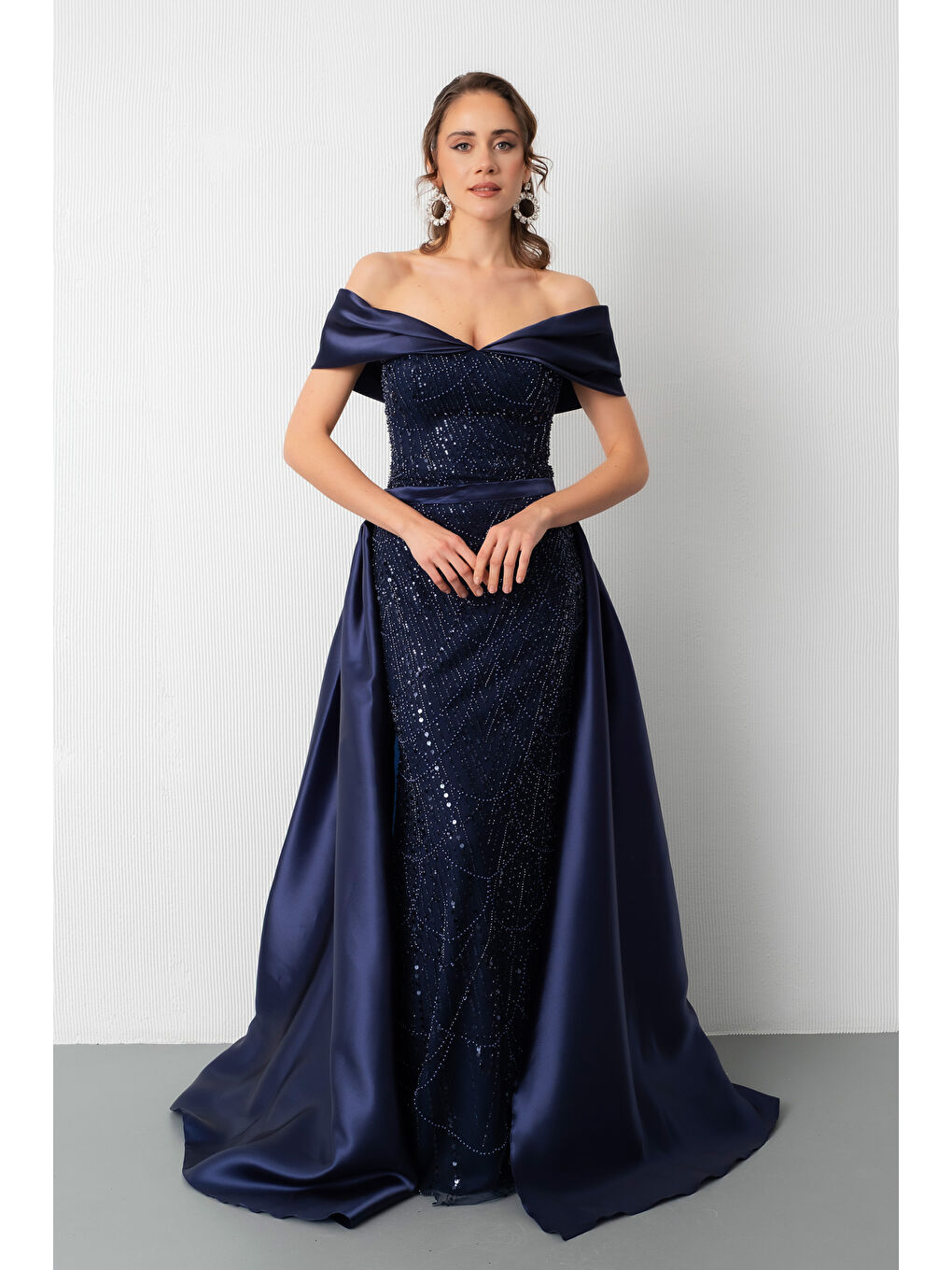 Kadın Lacivert Kayık Yaka Kuyruklu Uzun Abiye Elbise