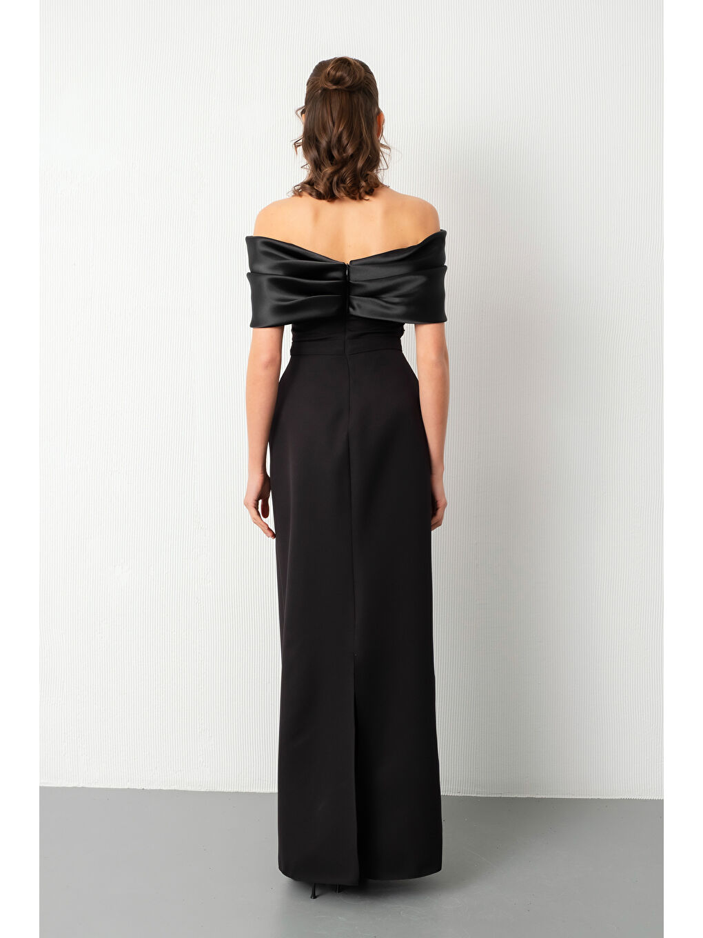 Kadın Siyah Kayık Yaka Göğsü Taşlı Uzun Abiye Elbise-5