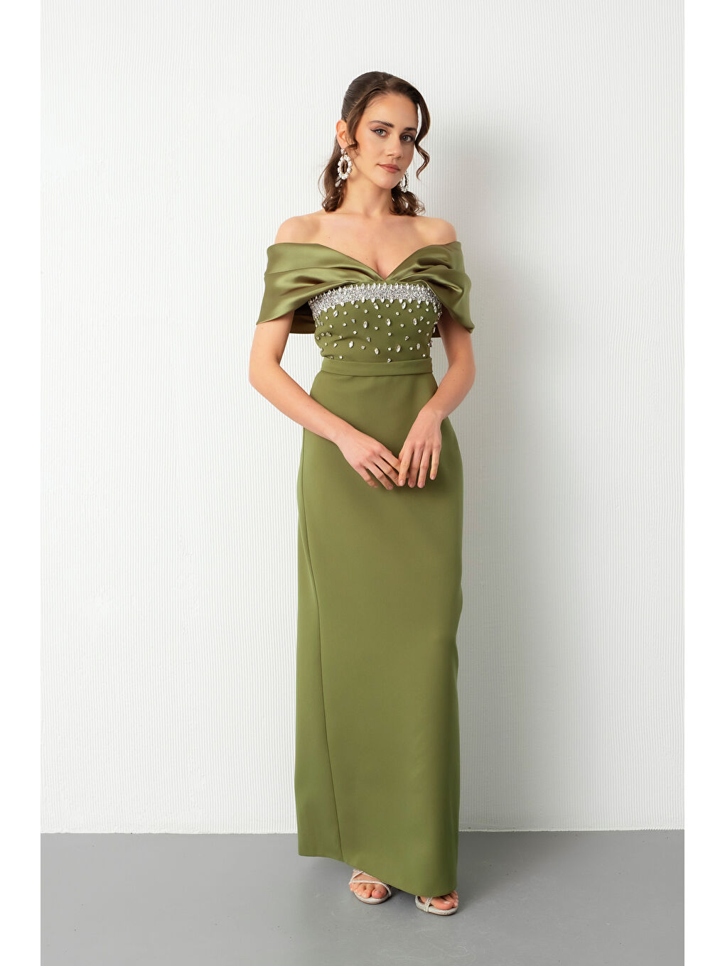 Kadın Haki Kayık Yaka Göğsü Taşlı Uzun Abiye Elbise