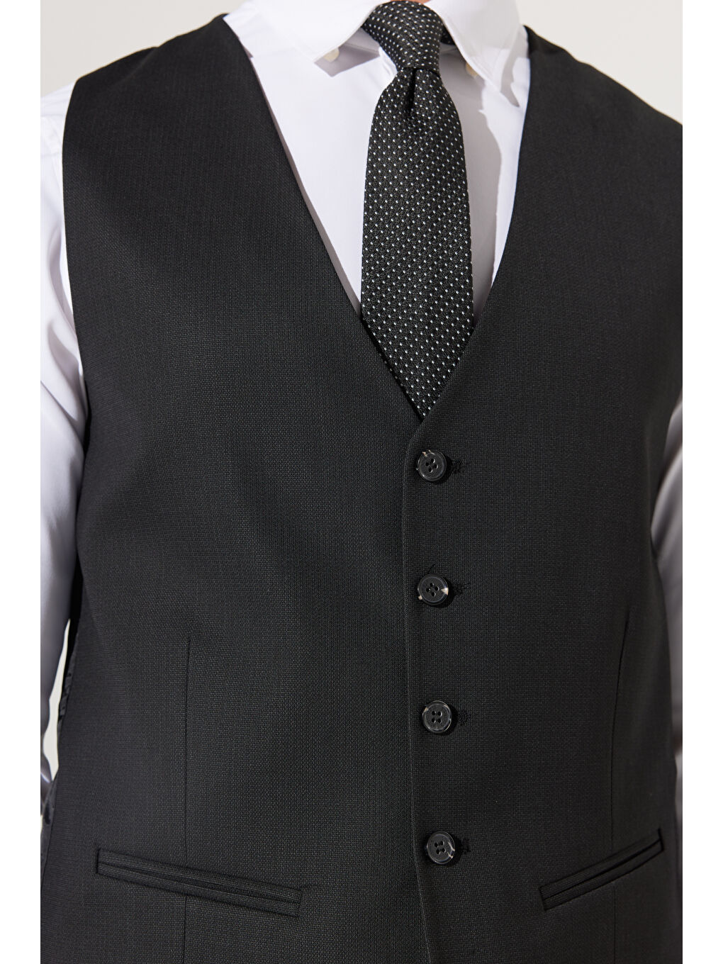 Erkek Siyah Slim Fit Dar Kesim Mono Yaka Armürlü Yelekli Takım Elbise-8