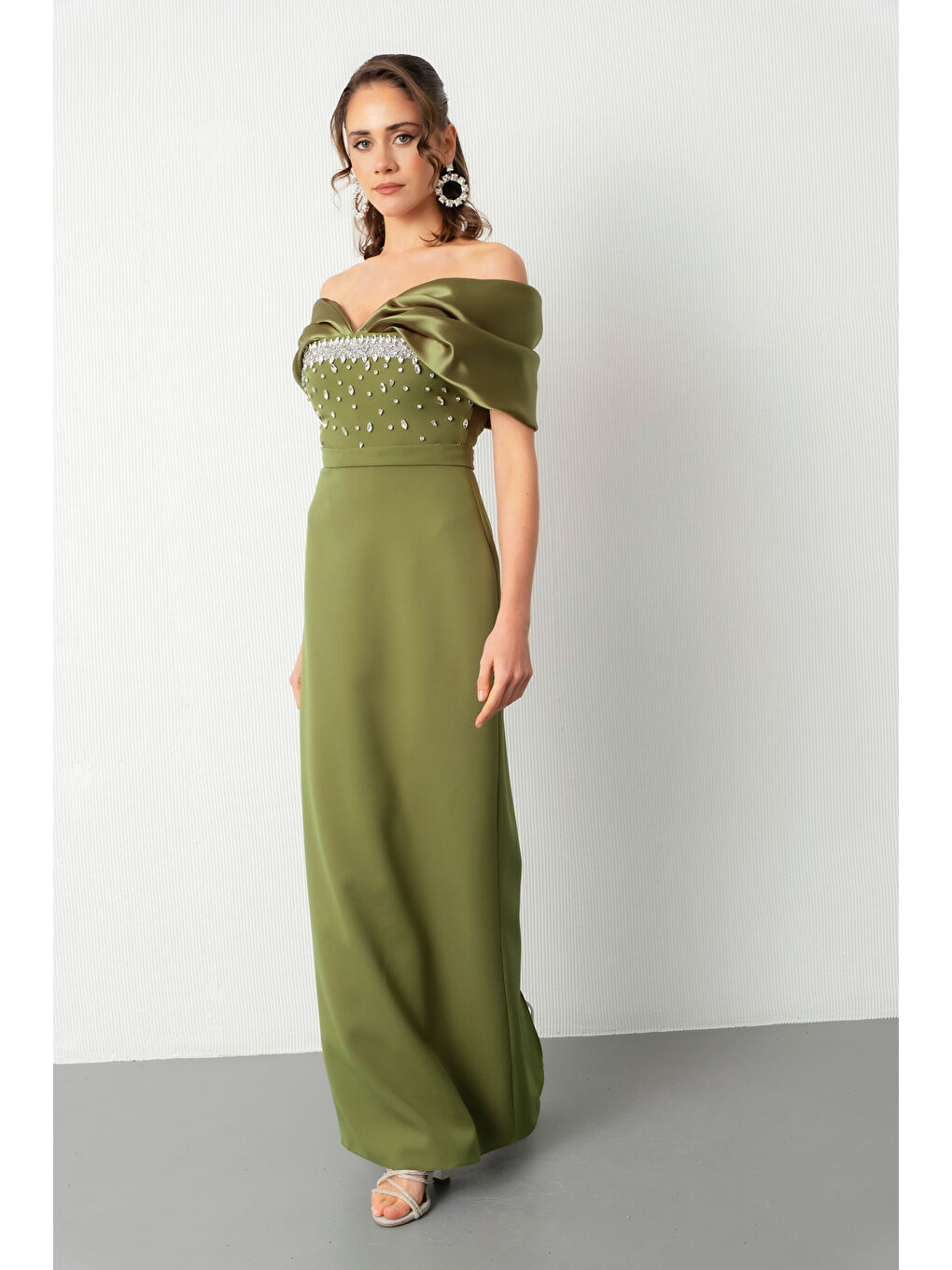 Kadın Haki Kayık Yaka Göğsü Taşlı Uzun Abiye Elbise-1