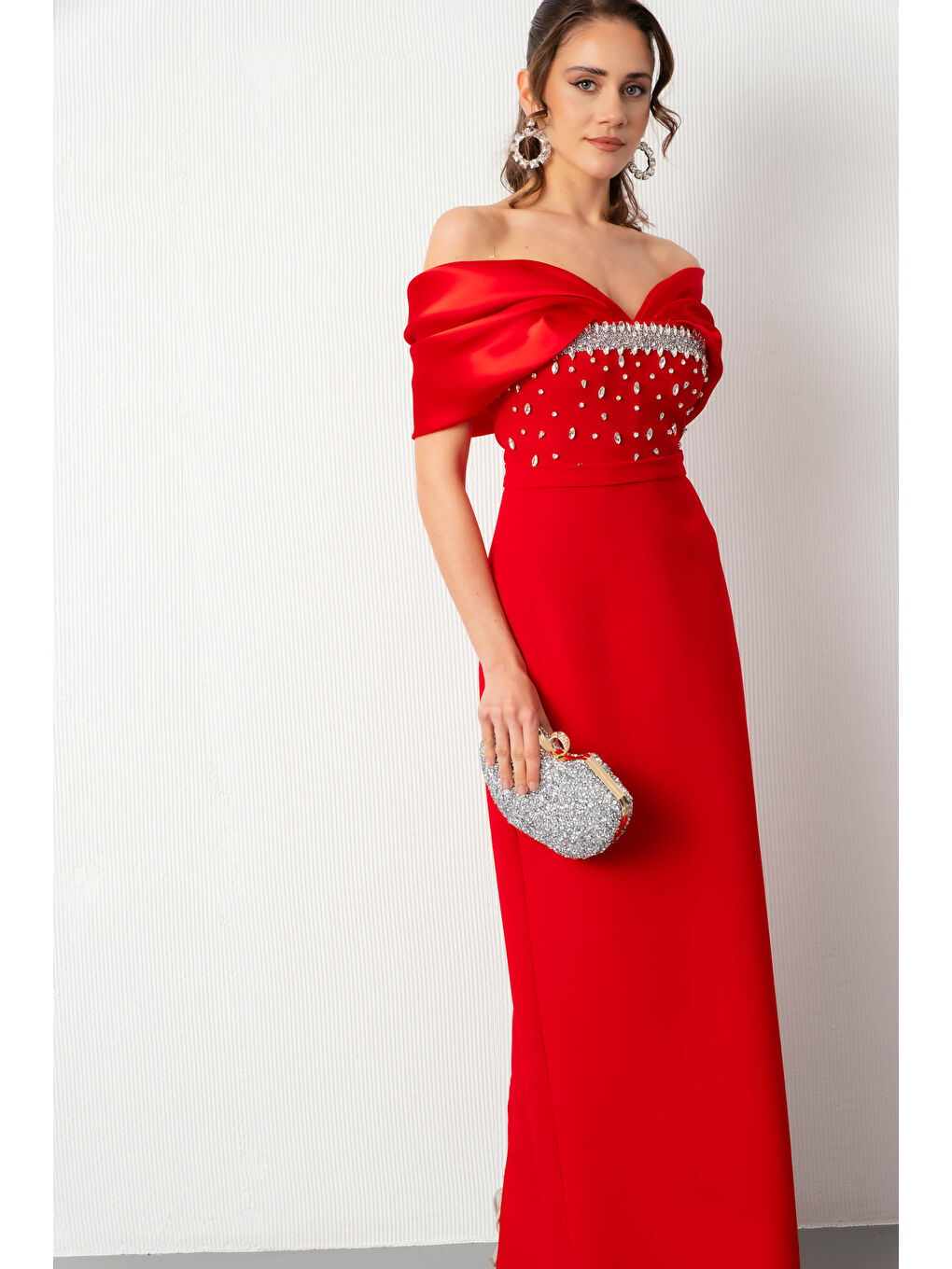 Kadın Kırmızı Kayık Yaka Göğsü Taşlı Uzun Abiye Elbise-2