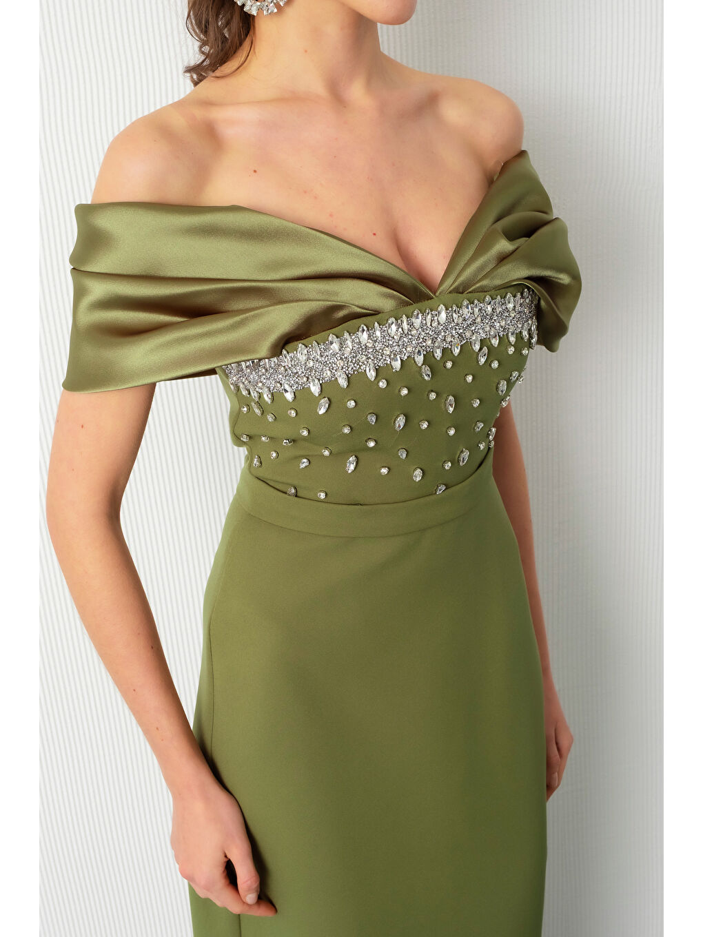 Kadın Haki Kayık Yaka Göğsü Taşlı Uzun Abiye Elbise-4