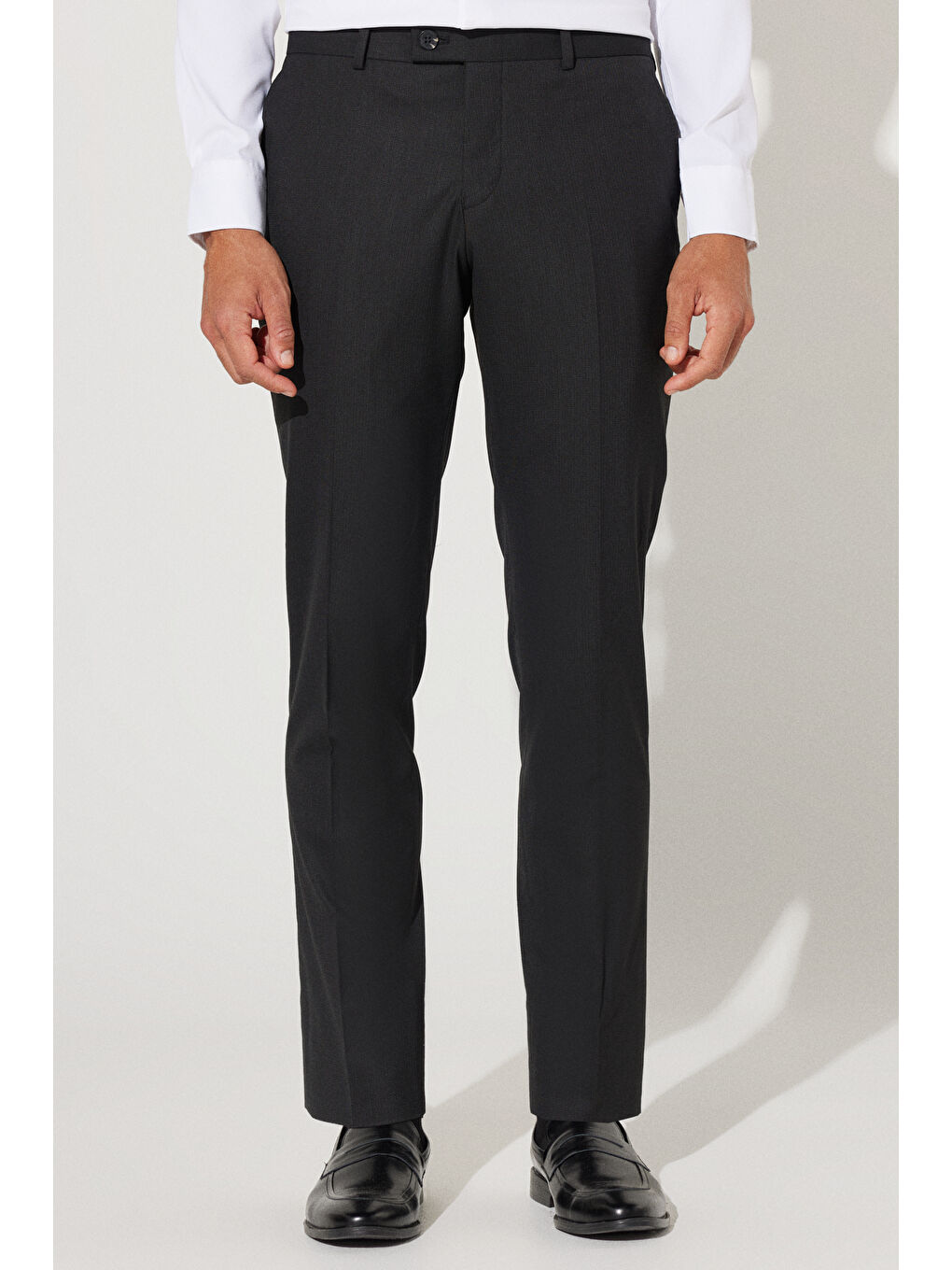 Erkek Siyah Slim Fit Dar Kesim Mono Yaka Armürlü Yelekli Takım Elbise-9