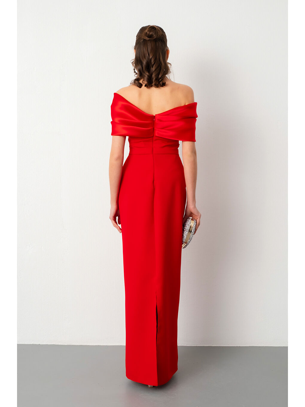 Kadın Kırmızı Kayık Yaka Göğsü Taşlı Uzun Abiye Elbise-5