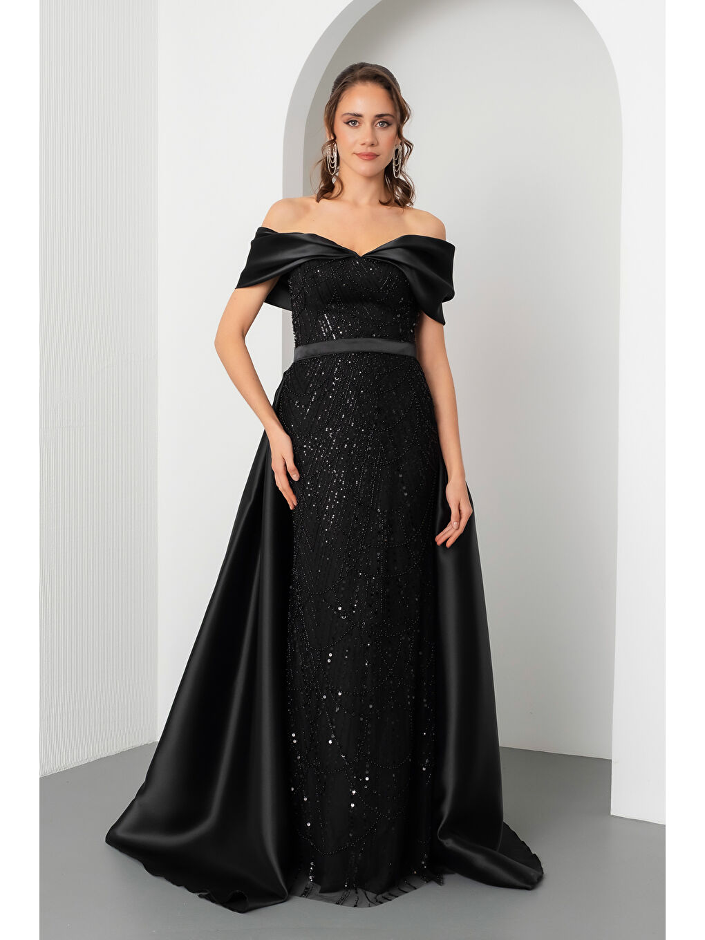 Kadın Siyah Kayık Yaka Kuyruklu Uzun Abiye Elbise-1