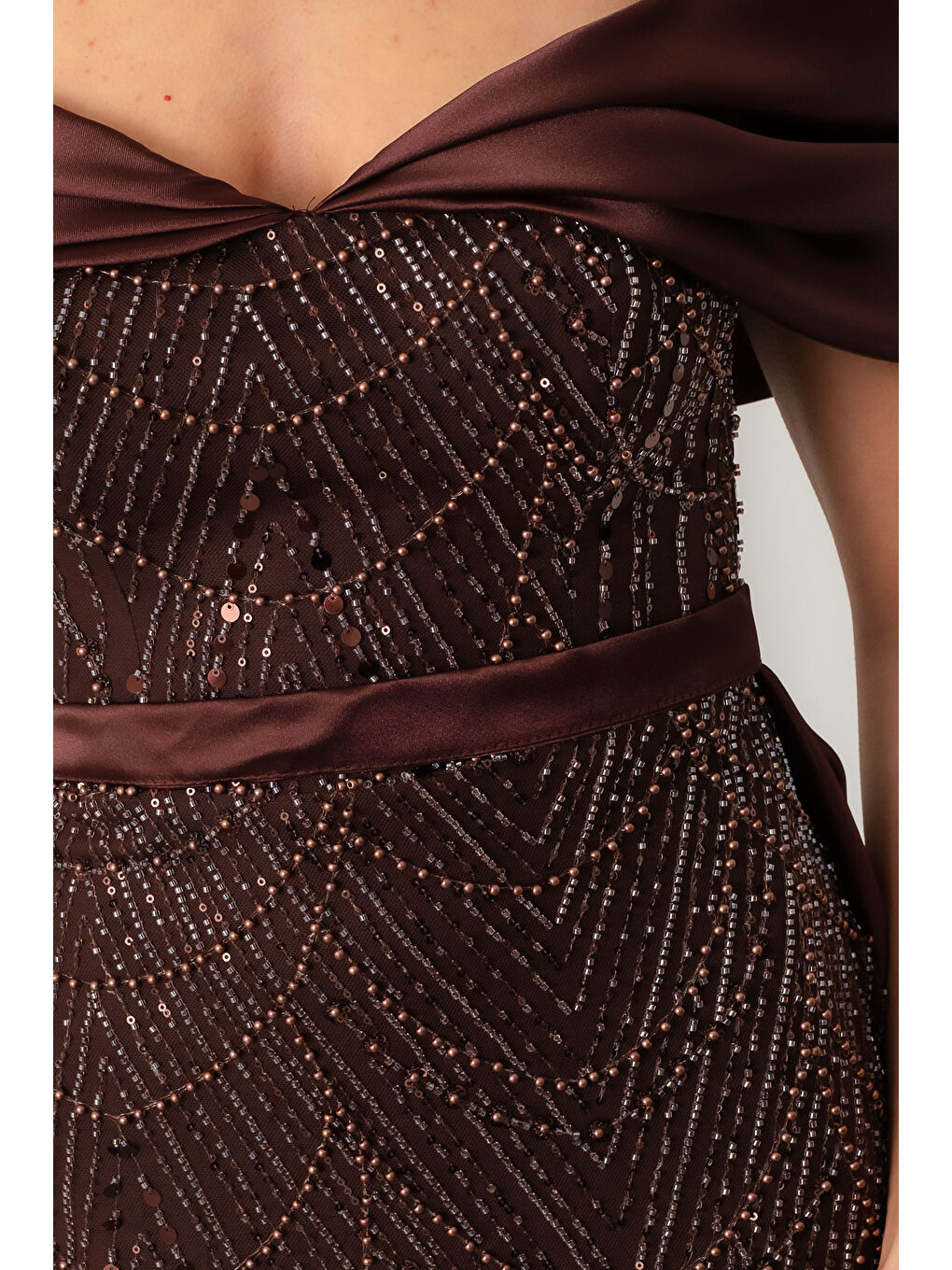 Kadın Kahverengi Kayık Yaka Kuyruklu Uzun Abiye Elbise-3