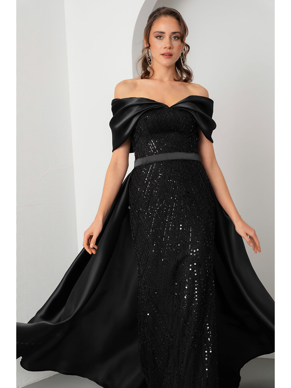 Kadın Siyah Kayık Yaka Kuyruklu Uzun Abiye Elbise-2