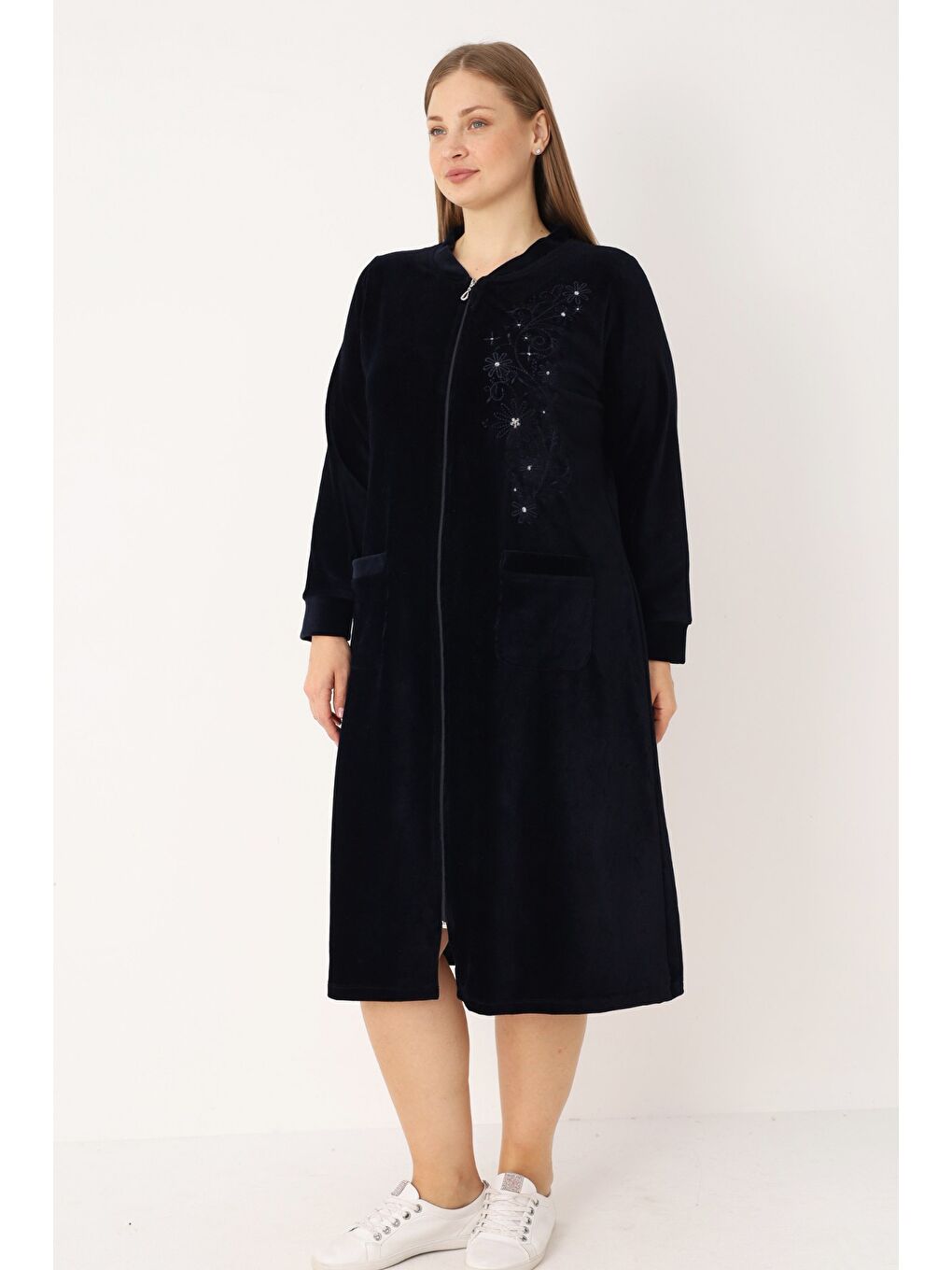 Lacivert Nakış Ve Taş Detaylı Pamuklu Kadife Fermuarlı Uzun Kollu Kadın Büyük Beden Elbise-1