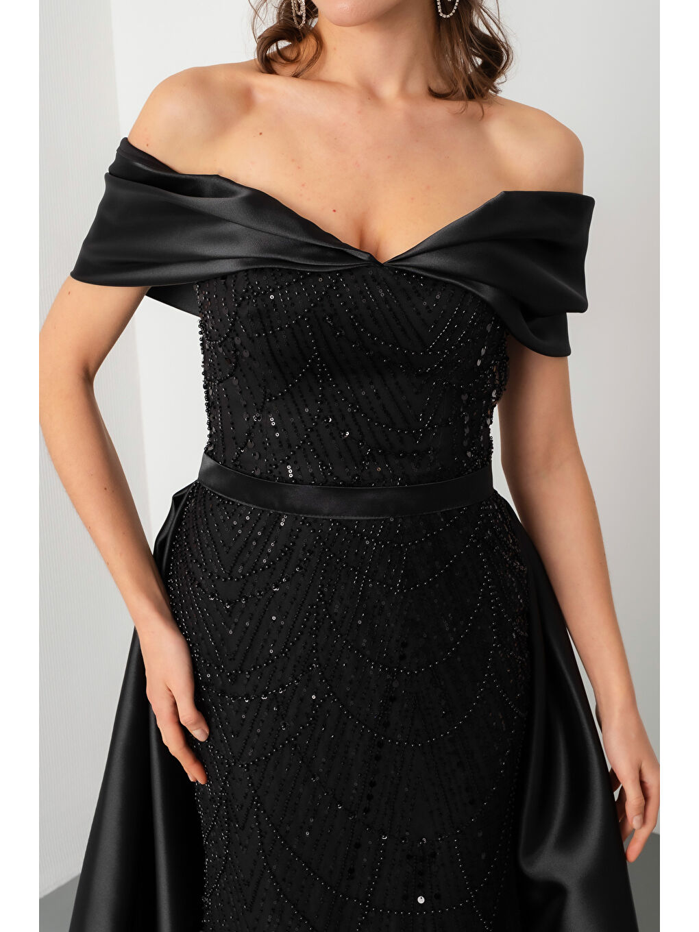 Kadın Siyah Kayık Yaka Kuyruklu Uzun Abiye Elbise-4