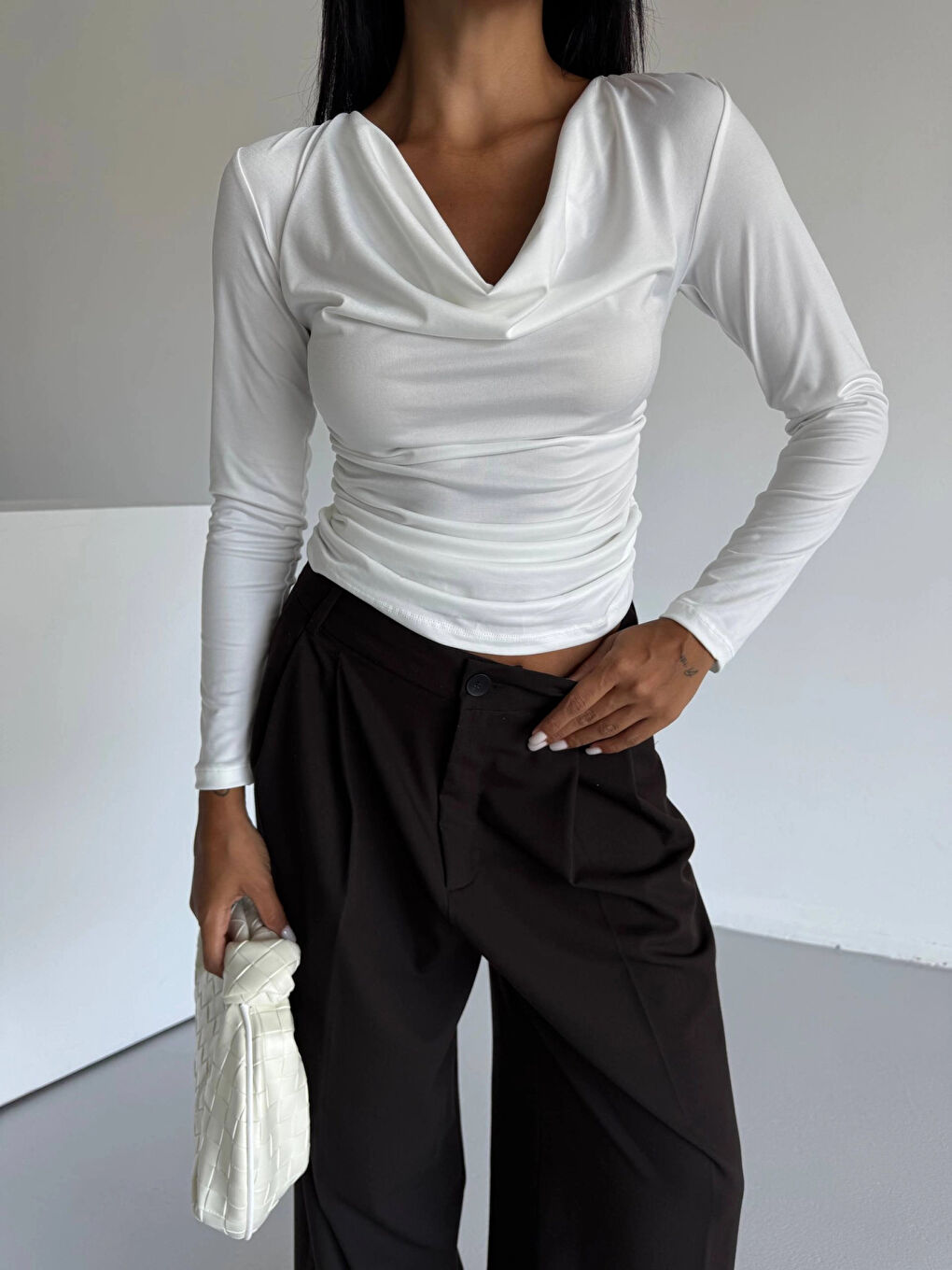 Kadın Beyaz Degaje Yaka Yandan Büzgülü Uzun Kol Sandy Bluz HZL24W-FRY122481