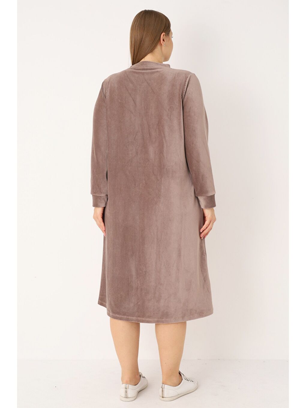 Kahverengi Lacivert Nakış Ve Taş Detaylı Pamuklu Kadife Fermuarlı Uzun Kollu Kadın Büyük Beden Elbise-3