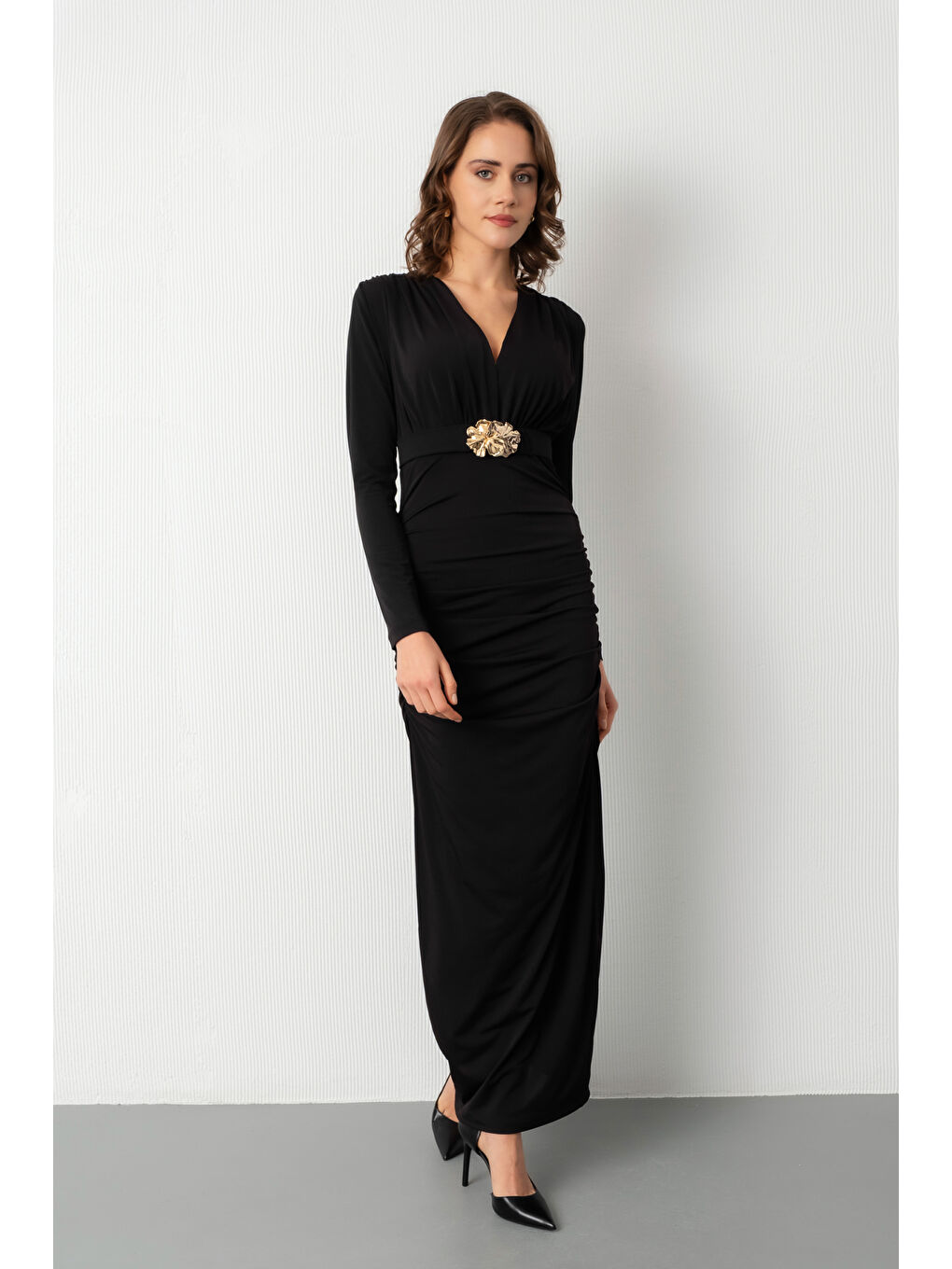 Kadın Siyah Kemerli Büzgü Detay Midi Davet Elbisesi