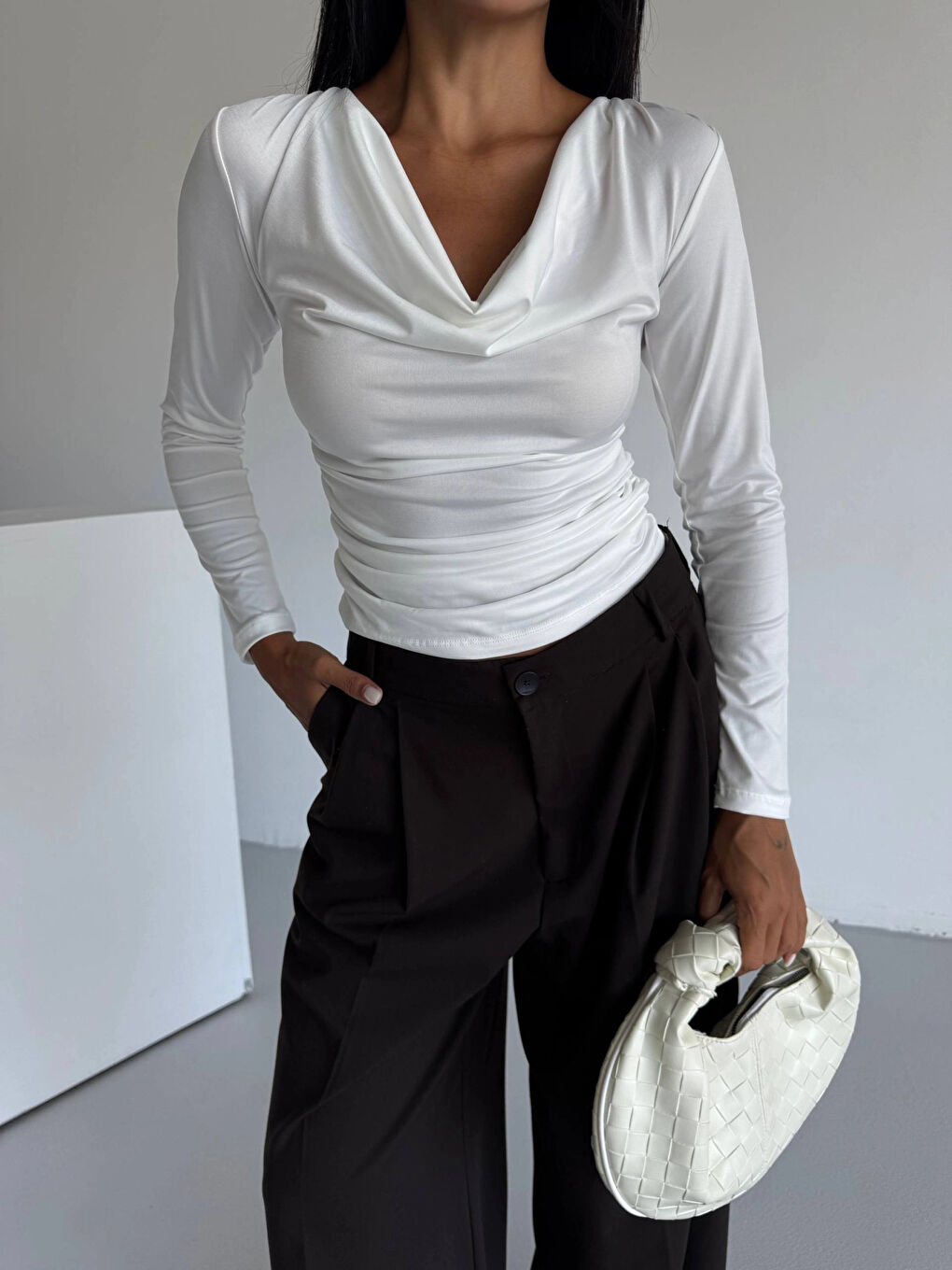 Kadın Beyaz Degaje Yaka Yandan Büzgülü Uzun Kol Sandy Bluz HZL24W-FRY122481-1