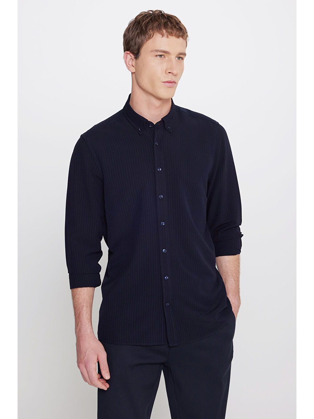 Erkek Siyah Tailored Slim Fit Dar Kesim Düğmeli Yaka Gofre Desenli Travel Gömlek