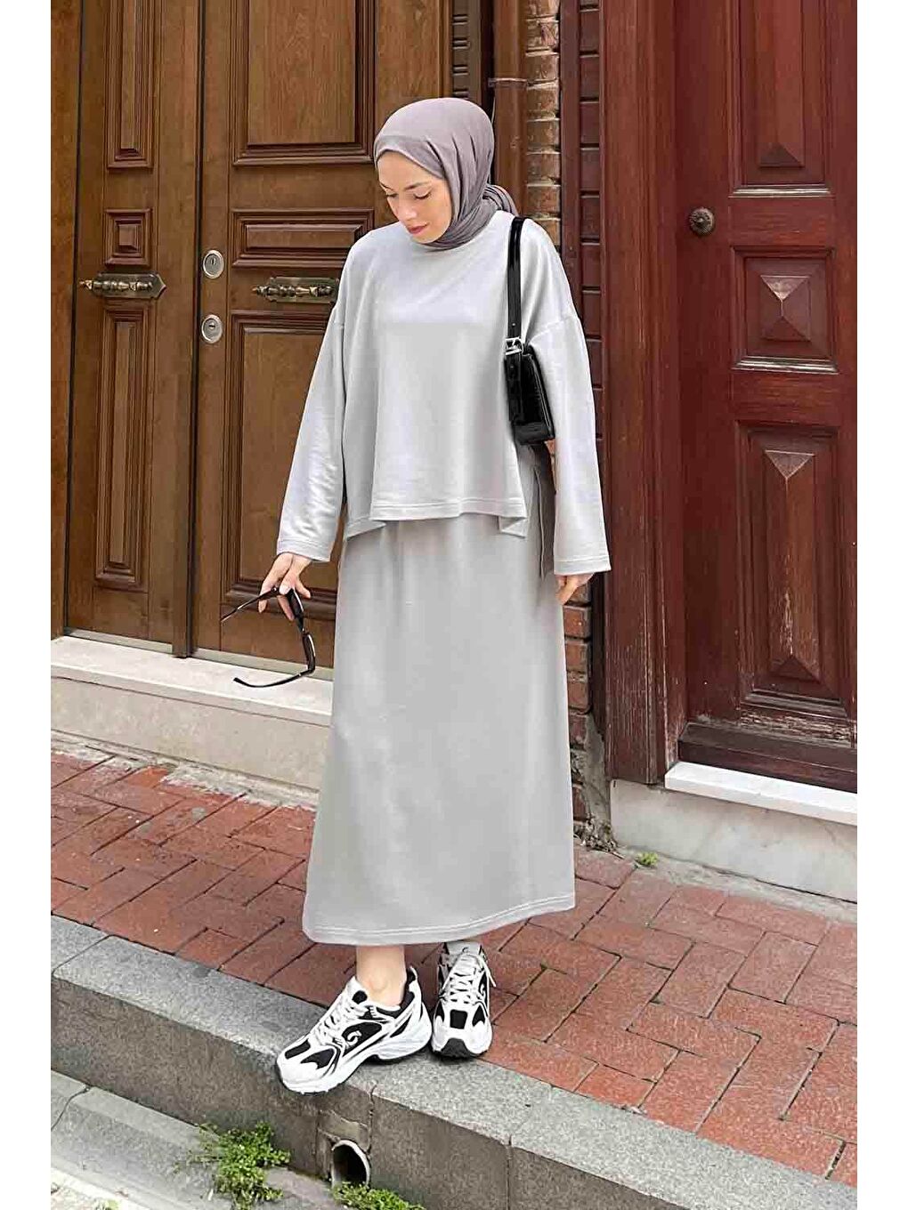 Kristal Etekli Takım Gri