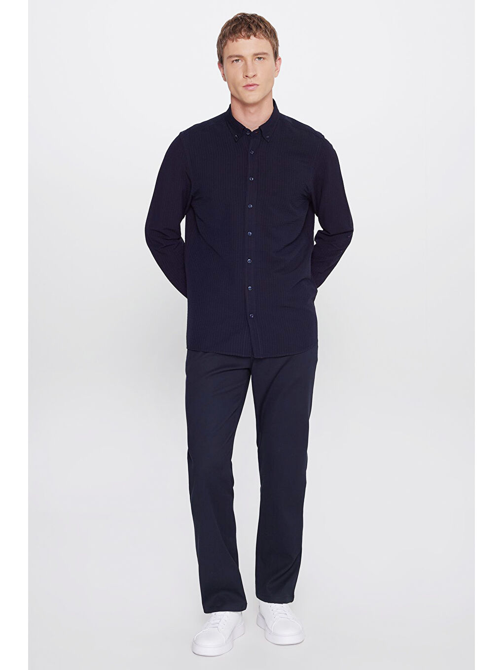 Erkek Siyah Tailored Slim Fit Dar Kesim Düğmeli Yaka Gofre Desenli Travel Gömlek-1