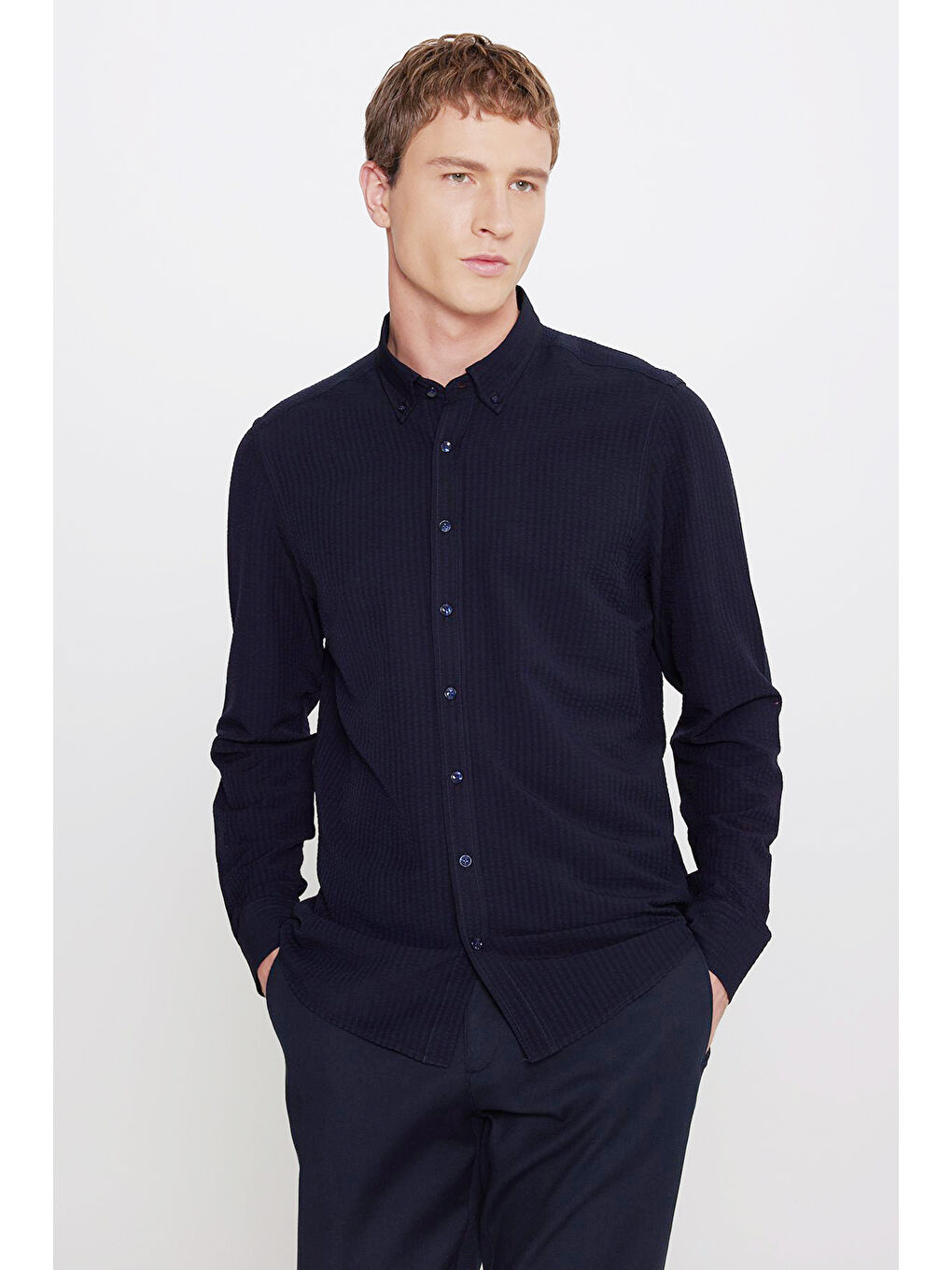 Erkek Siyah Tailored Slim Fit Dar Kesim Düğmeli Yaka Gofre Desenli Travel Gömlek-2