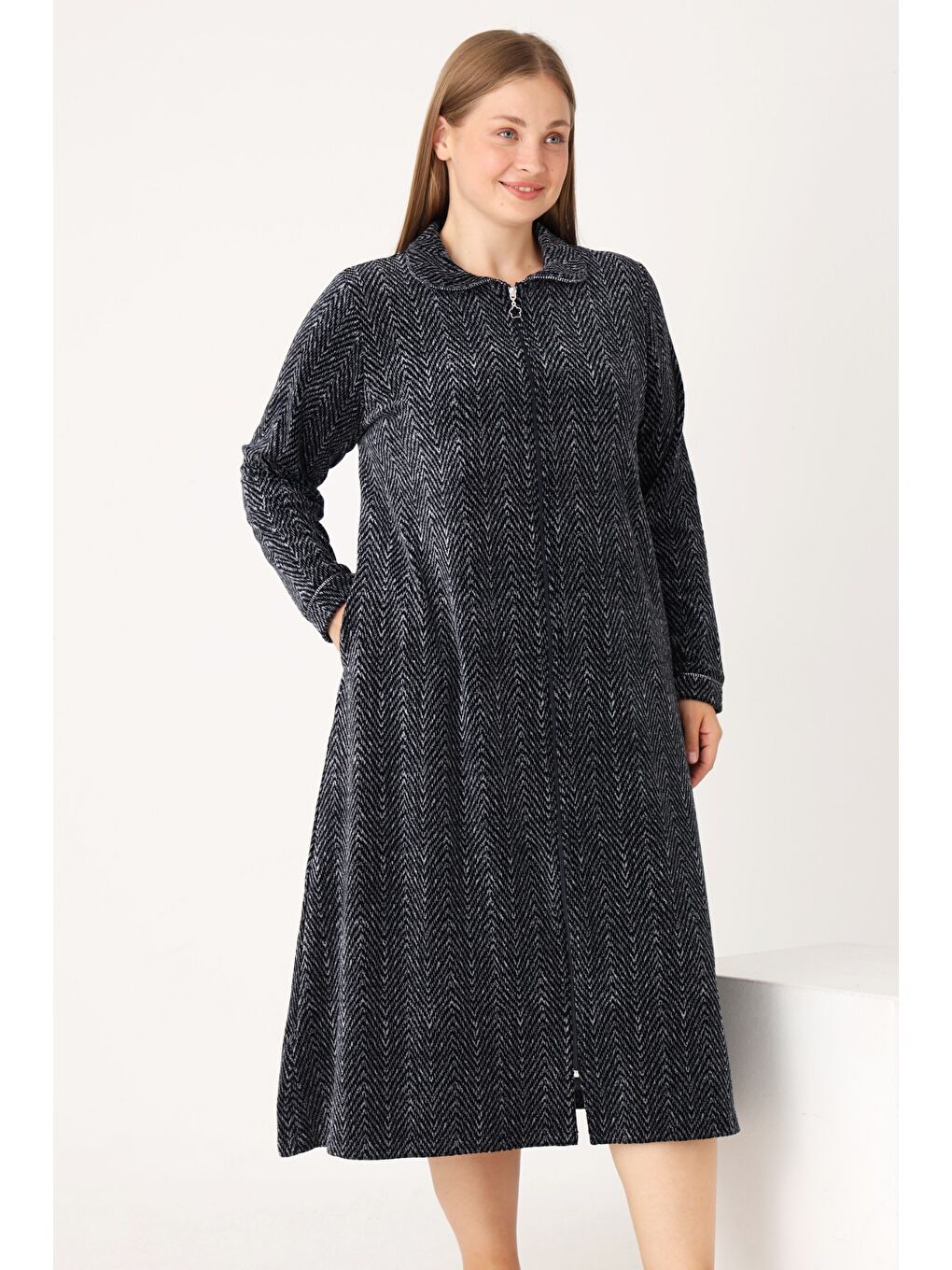 Kadın Büyük Beden Lacivert Desenli Uzun Kollu Fermuarlı Pamuklu Kadife Elbise-1