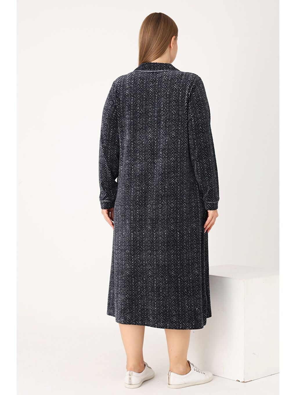 Kadın Büyük Beden Lacivert Desenli Uzun Kollu Fermuarlı Pamuklu Kadife Elbise-3