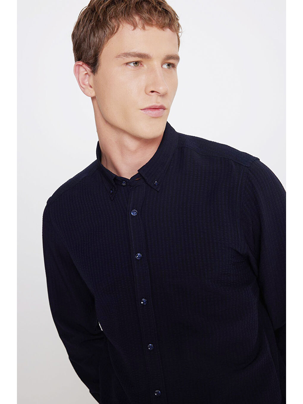 Erkek Siyah Tailored Slim Fit Dar Kesim Düğmeli Yaka Gofre Desenli Travel Gömlek-3