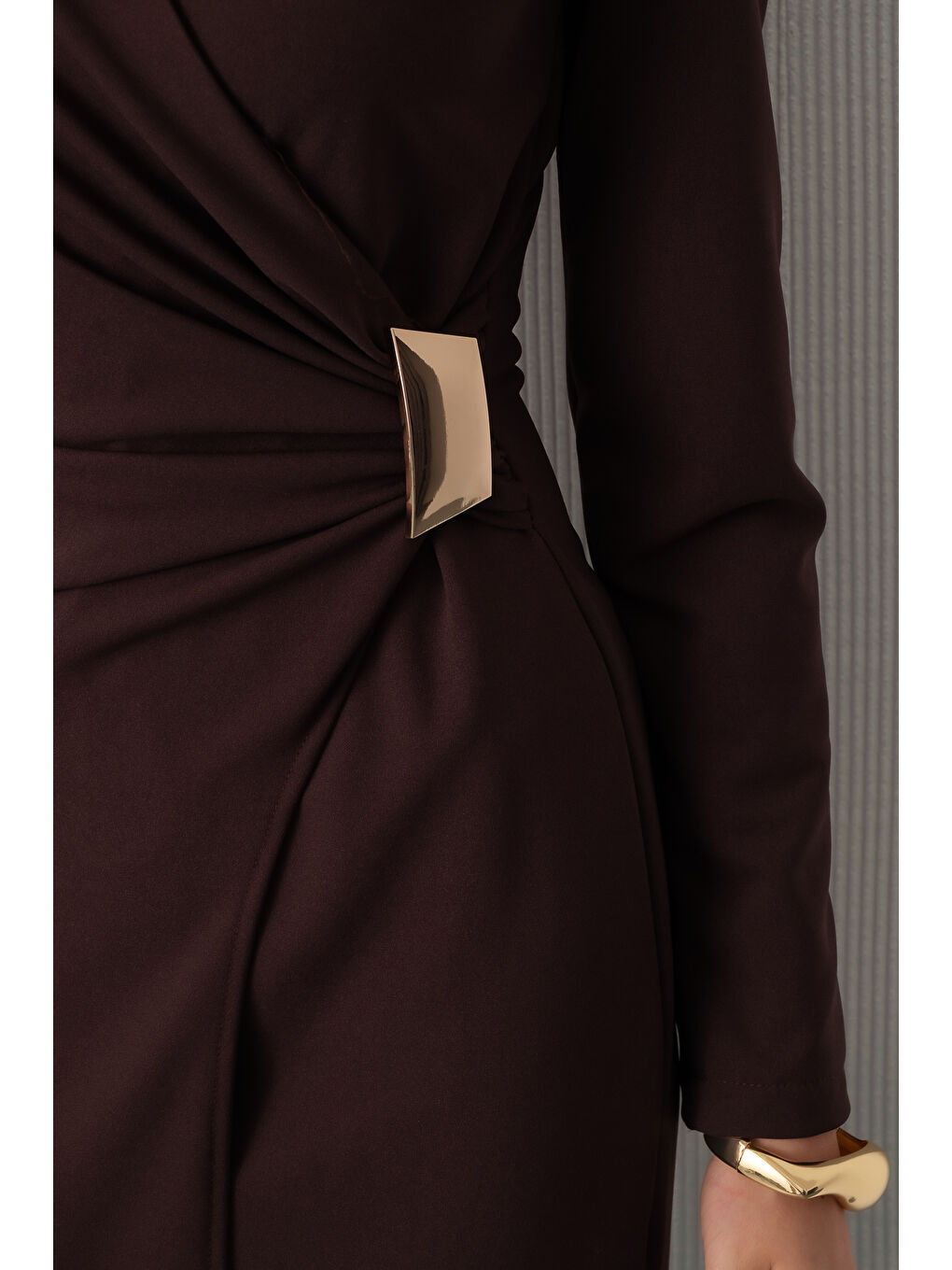 Kadın Kahverengi Aksesuar Detay Midi Davet Elbisesi-3