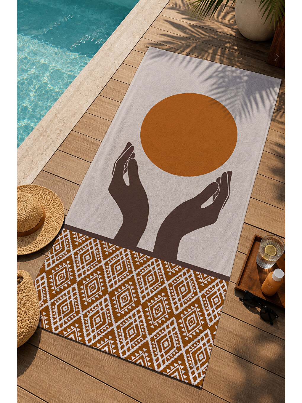 Beyaz Turuncu Güneş Ve El Figürlü Bohem Desenli 70x150 Cm Dijital Baskılı Plaj Ve Banyo Havlusu