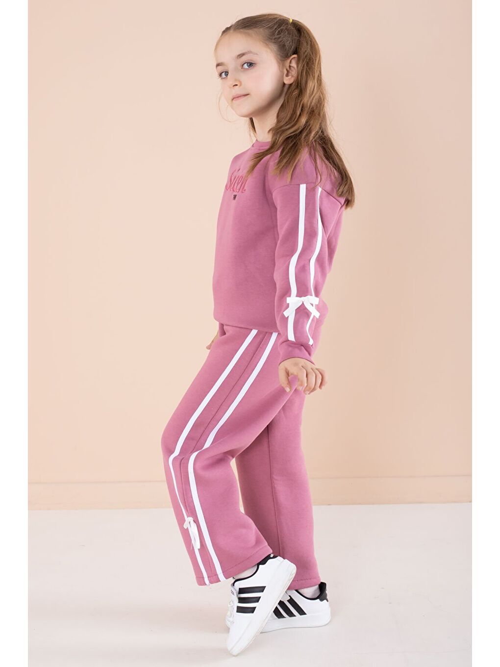 Pembe Gül Kurusu Yazı Nakışlı Şerit Detaylı Şardonlu Kız Çocuk Eşofman Takımı 23240-3