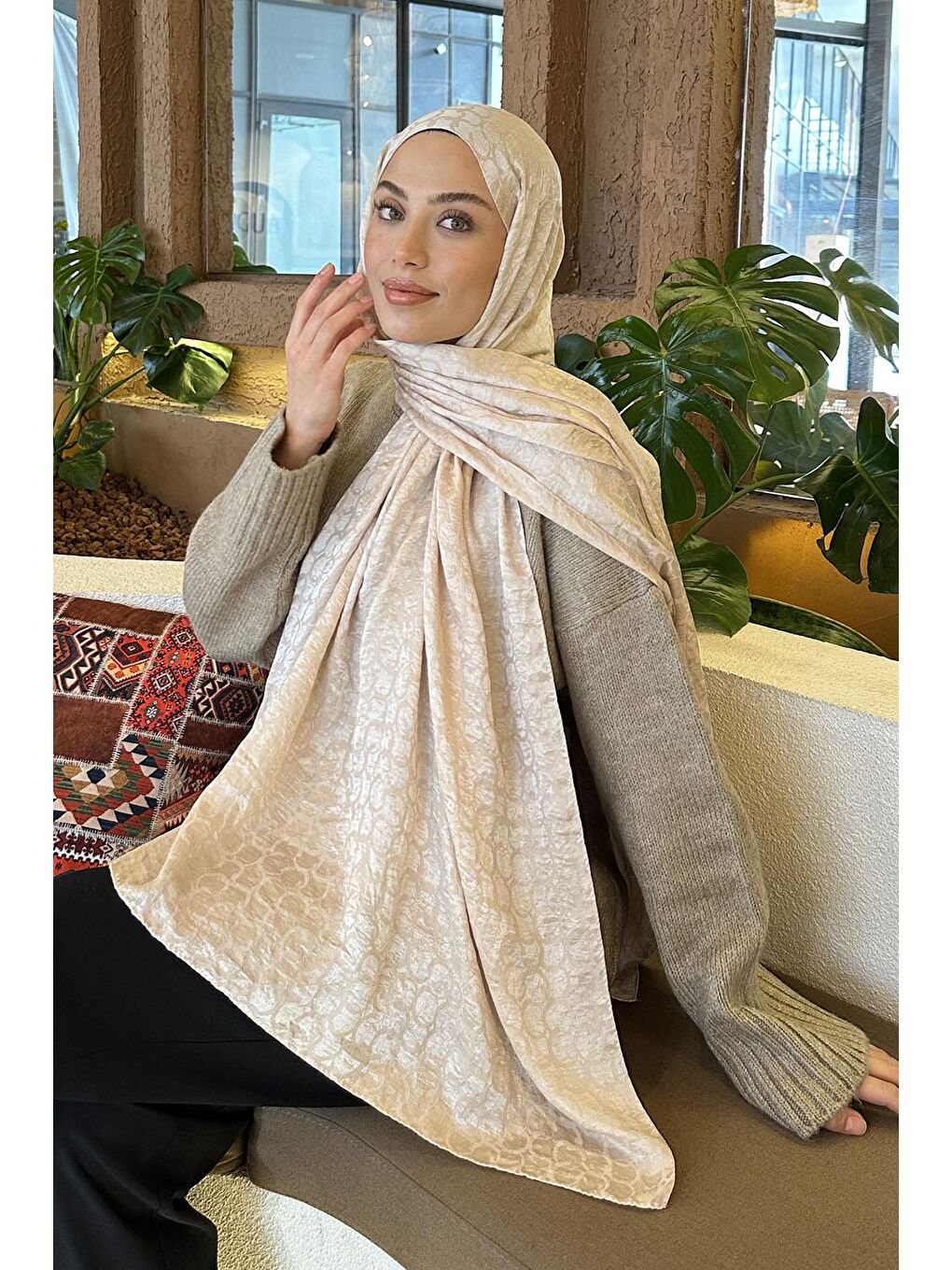 Bloom Desen Ayrobin Floş Jakar Şal Bej-1