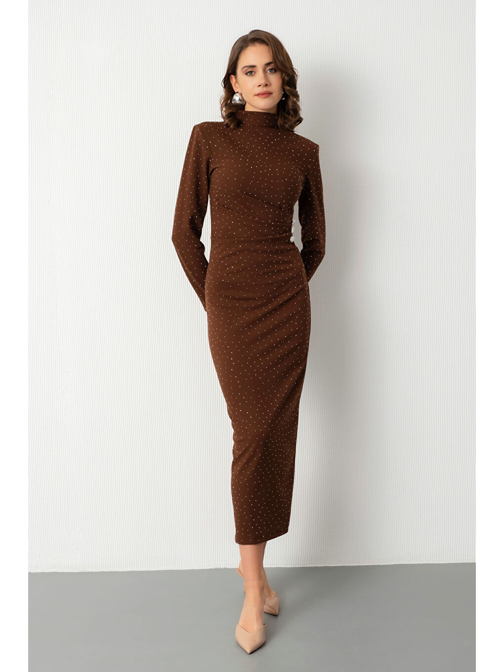 Kadın Kahverengi Dik Yaka Taş Aksesuar Detay Midi Davet Elbisesi-1