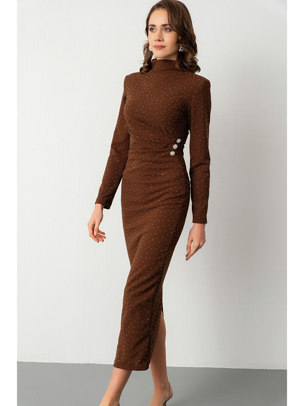 Kadın Kahverengi Dik Yaka Taş Aksesuar Detay Midi Davet Elbisesi-2