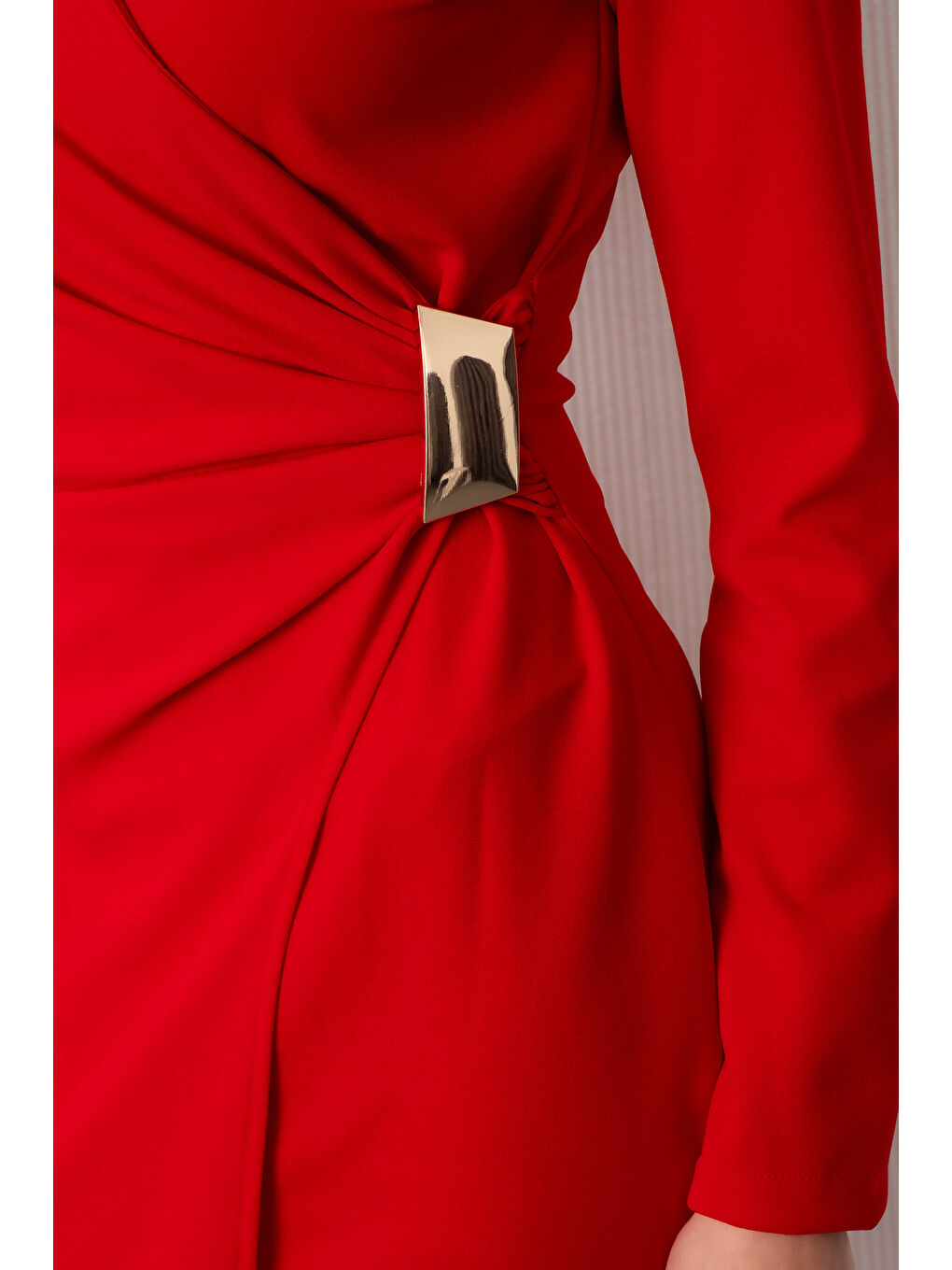Kadın Kırmızı Aksesuar Detay Midi Davet Elbisesi-3