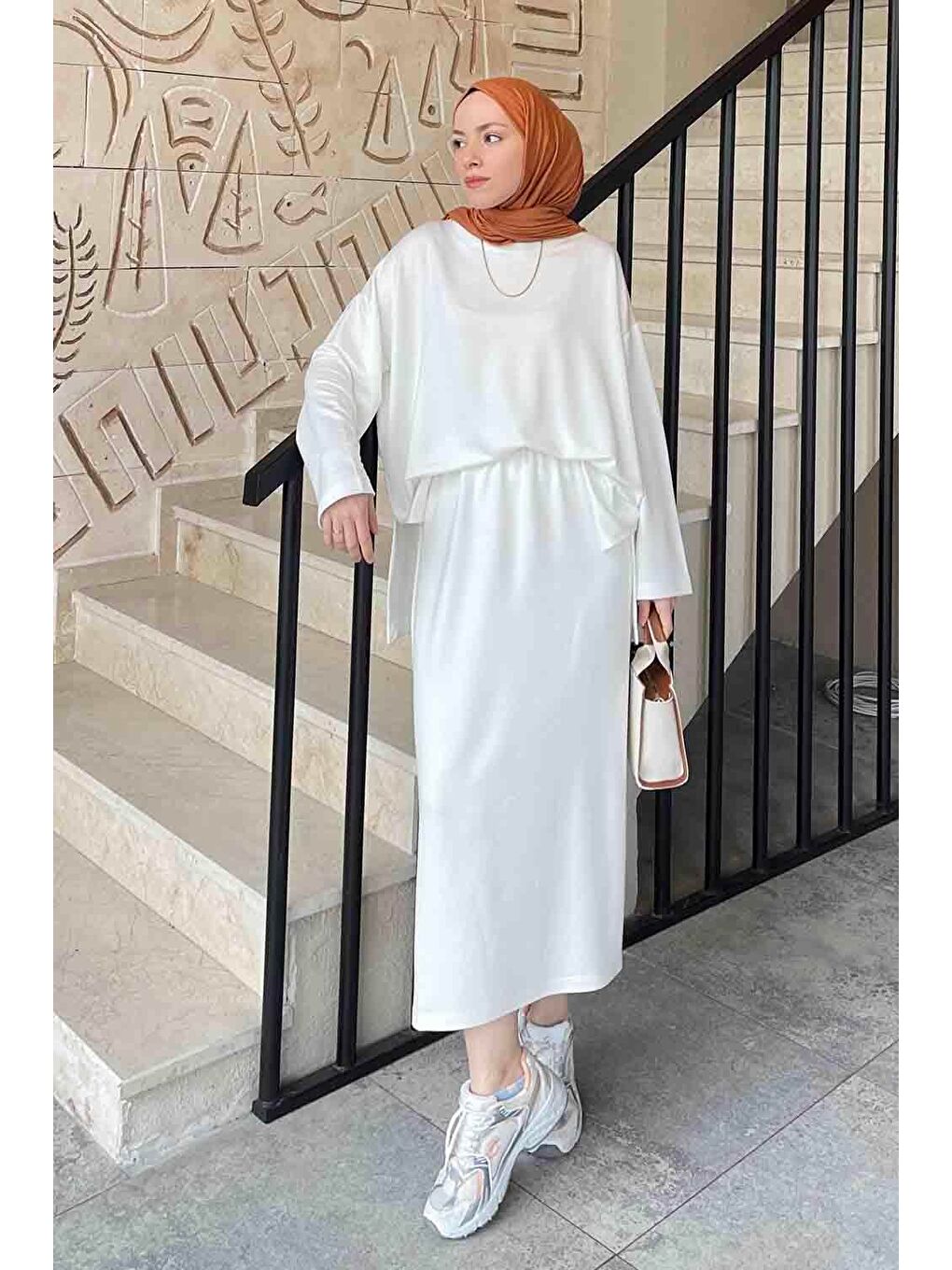 Kristal Etekli Takım Beyaz