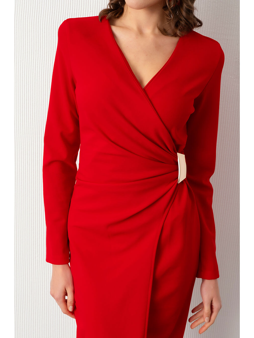 Kadın Kırmızı Aksesuar Detay Midi Davet Elbisesi-4