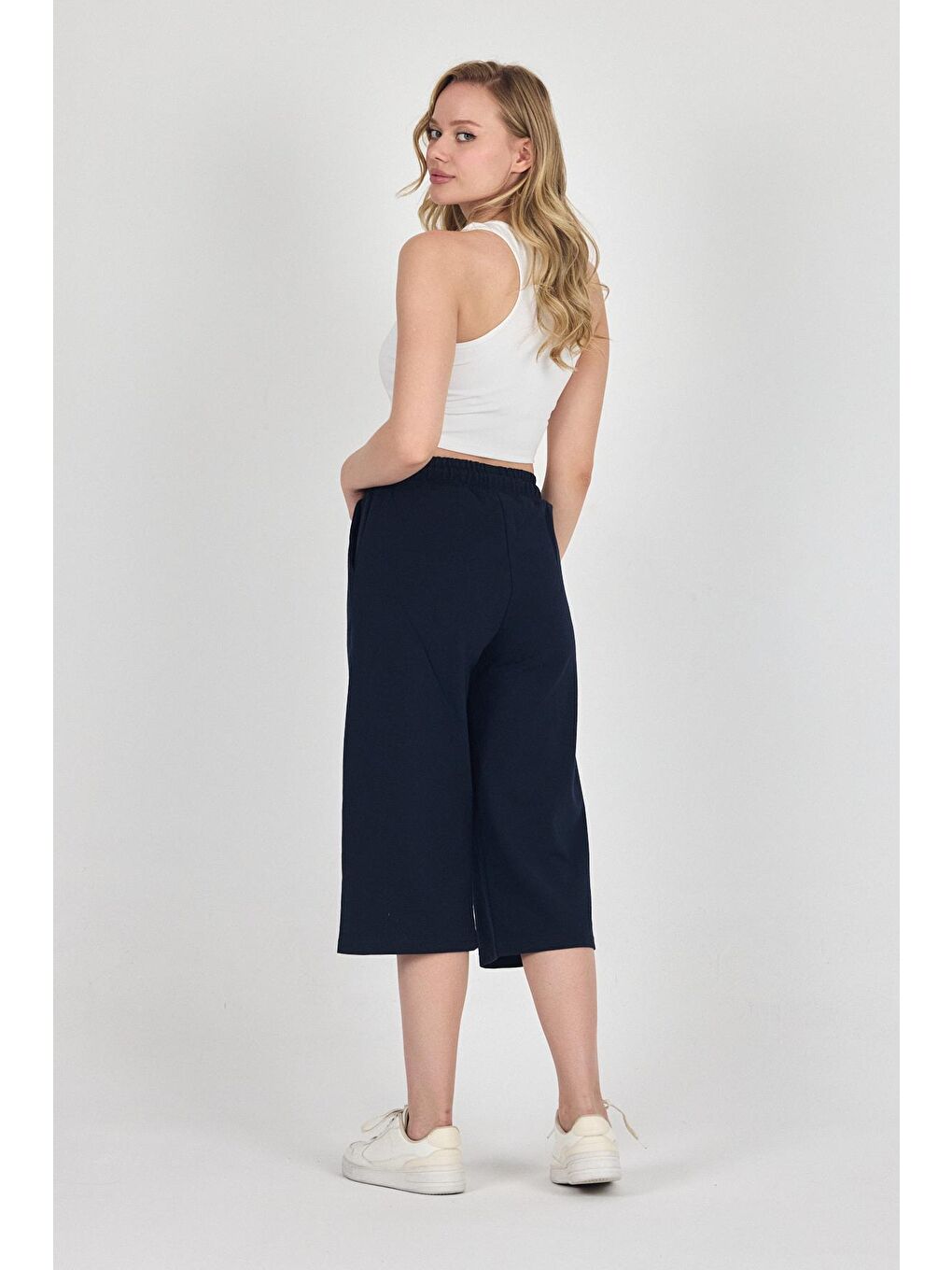 Yüksek Bel Cepli Rahat Kesim Mevsimlik Kadın Diz Altı 4'lü Bermuda Siyah-Lacivert-Gri-Antrasit Kapri-6