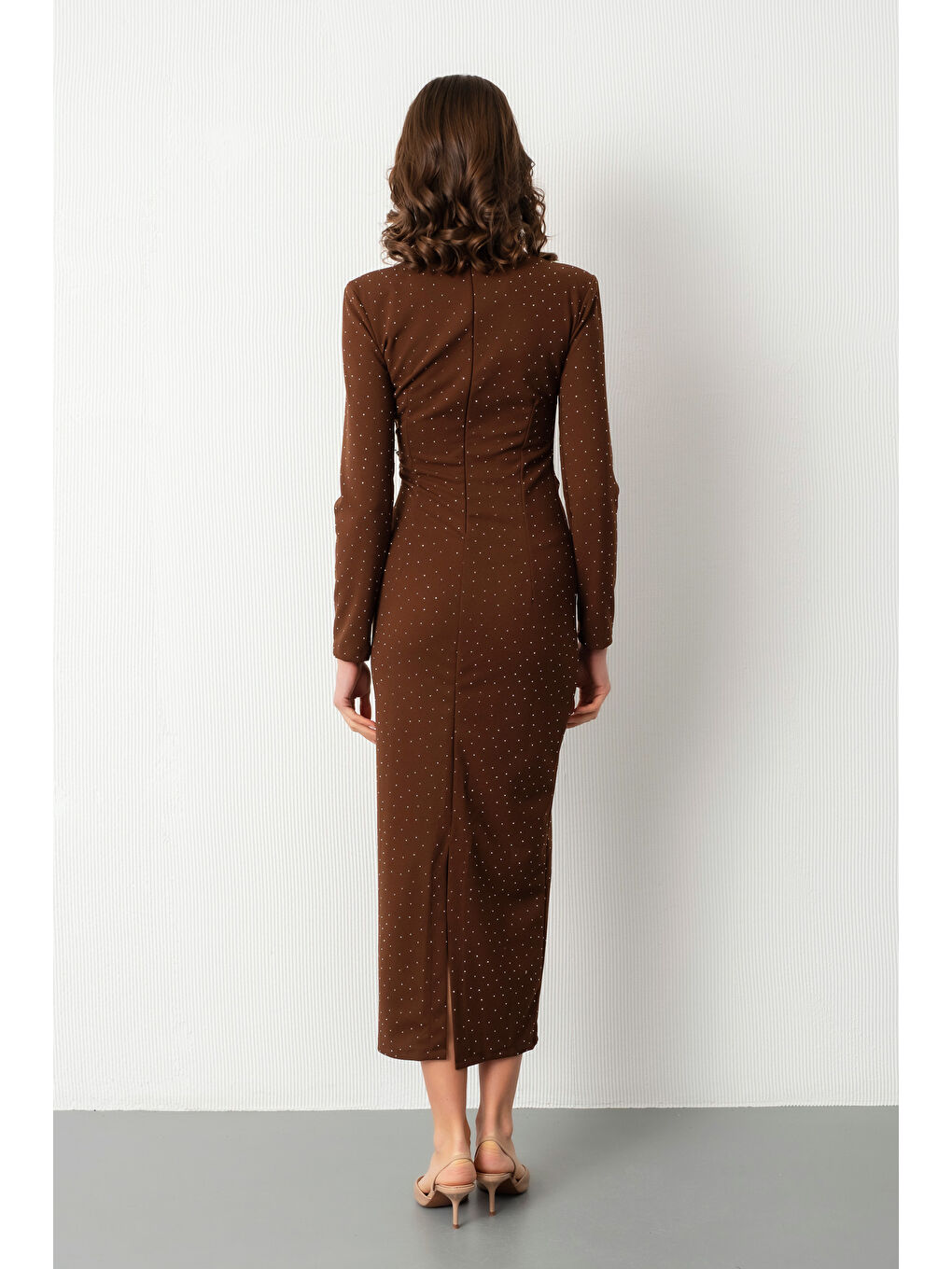 Kadın Kahverengi Dik Yaka Taş Aksesuar Detay Midi Davet Elbisesi-5