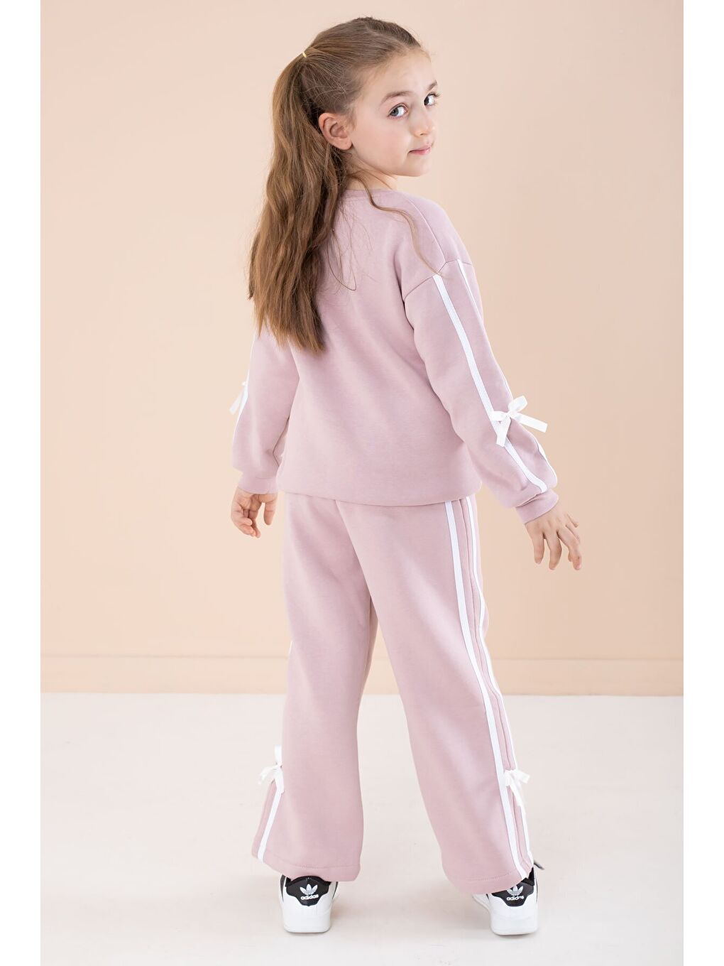 Pembe Somon Yazı Nakışlı Şerit Detaylı Şardonlu Kız Çocuk Eşofman Takımı 23239-3