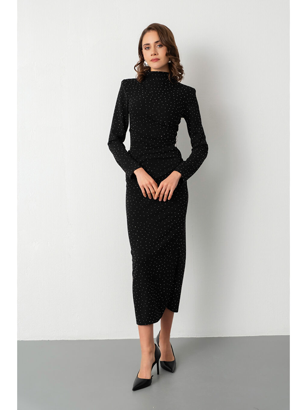 Kadın Siyah Dik Yaka Taş Aksesuar Detay Midi Davet Elbisesi-1