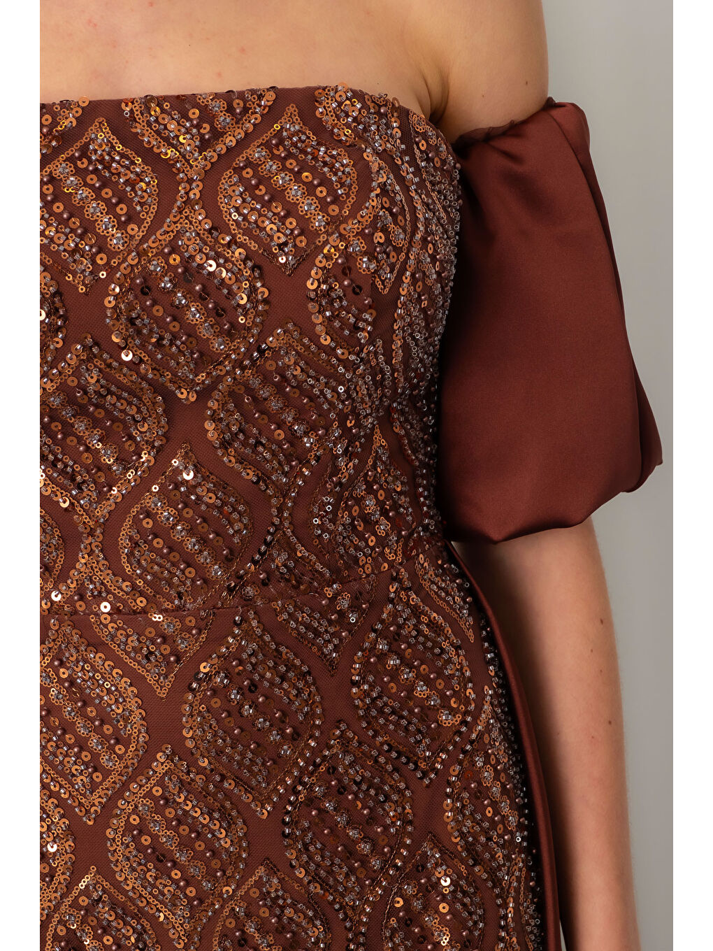 Kadın Kahverengi Straplez Balon Kol Taşlı Uzun Abiye Elbise-3