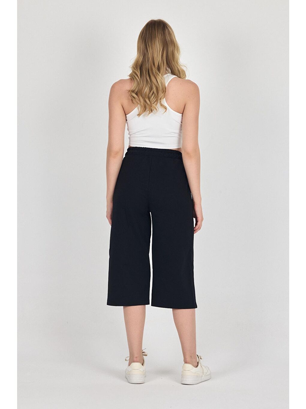 Yüksek Bel Cepli Rahat Kesim Mevsimlik Kadın Diz Altı Bermuda Siyah Kapri Şort-5